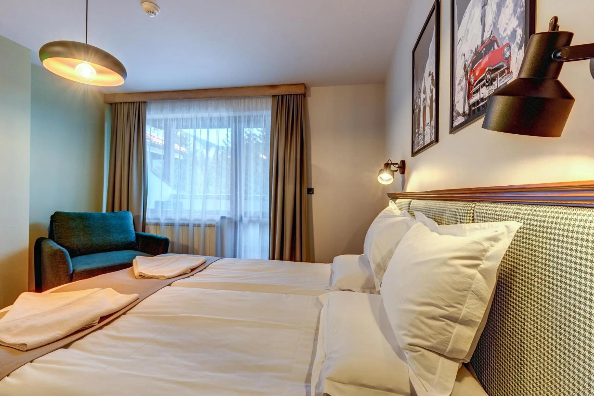 Bed in Mountain Lake Hotel