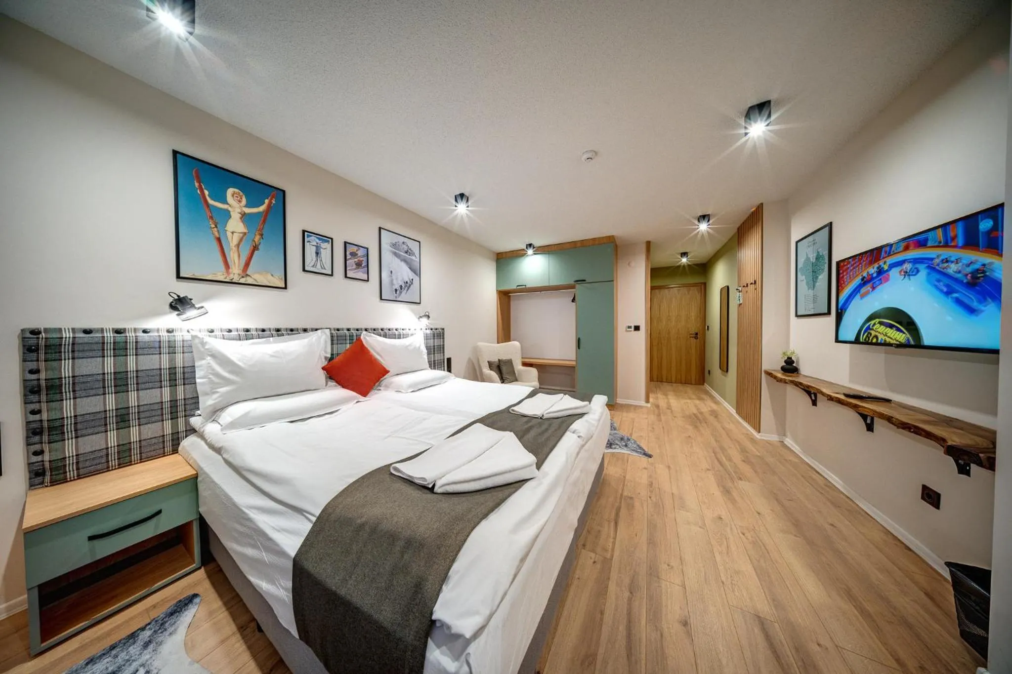 Bed in Mountain Lake Hotel