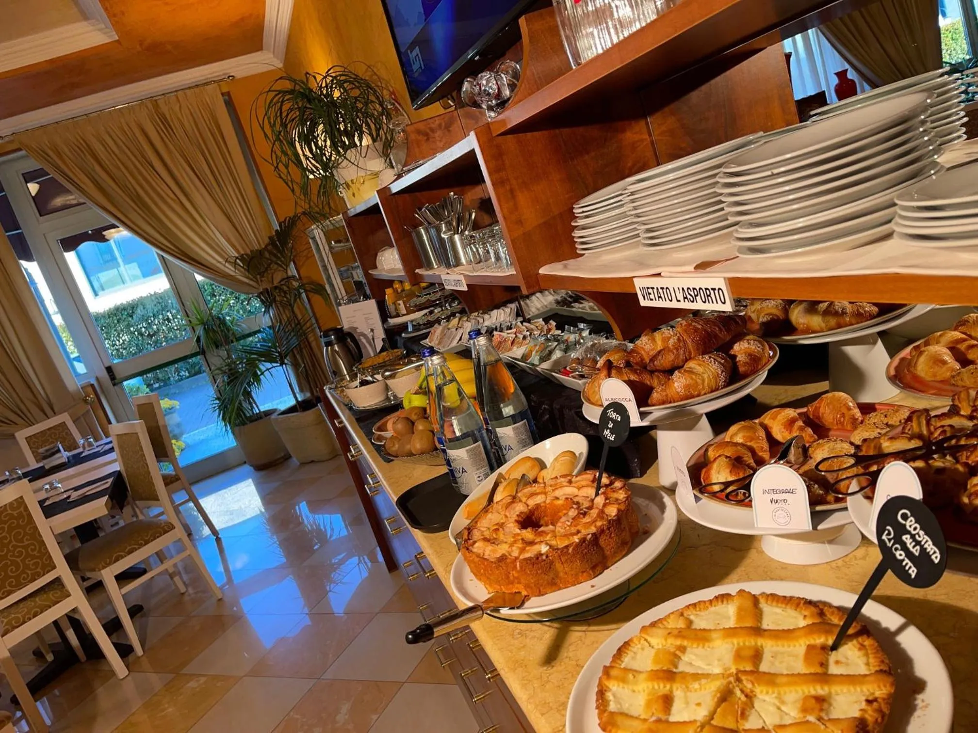 Breakfast in Hotel Lenotel