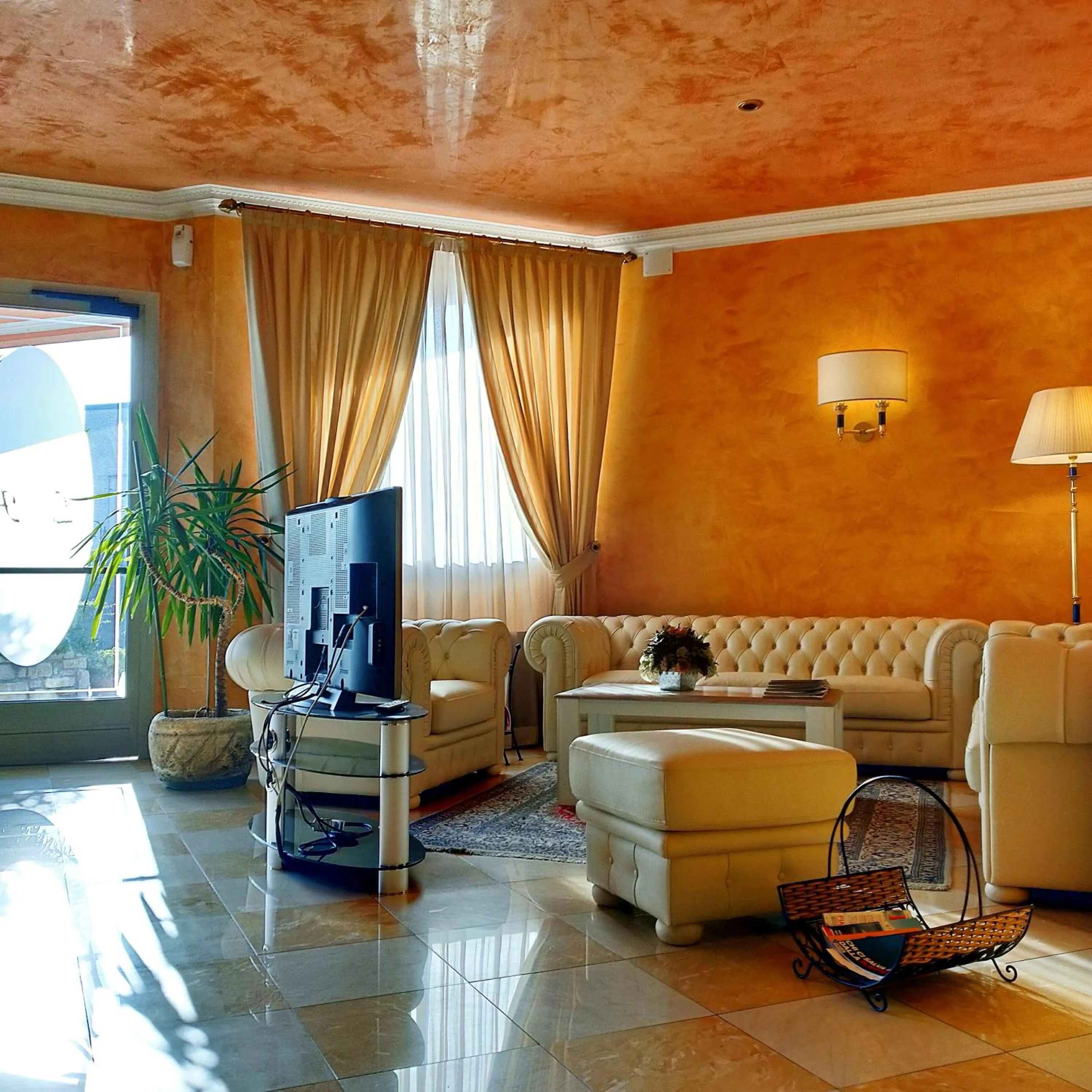 Communal lounge/ TV room in Hotel Lenotel