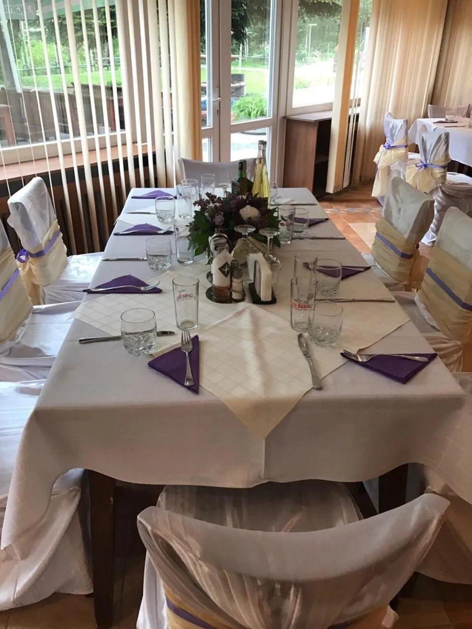 Restaurant/places to eat in Diana 3 Hotel