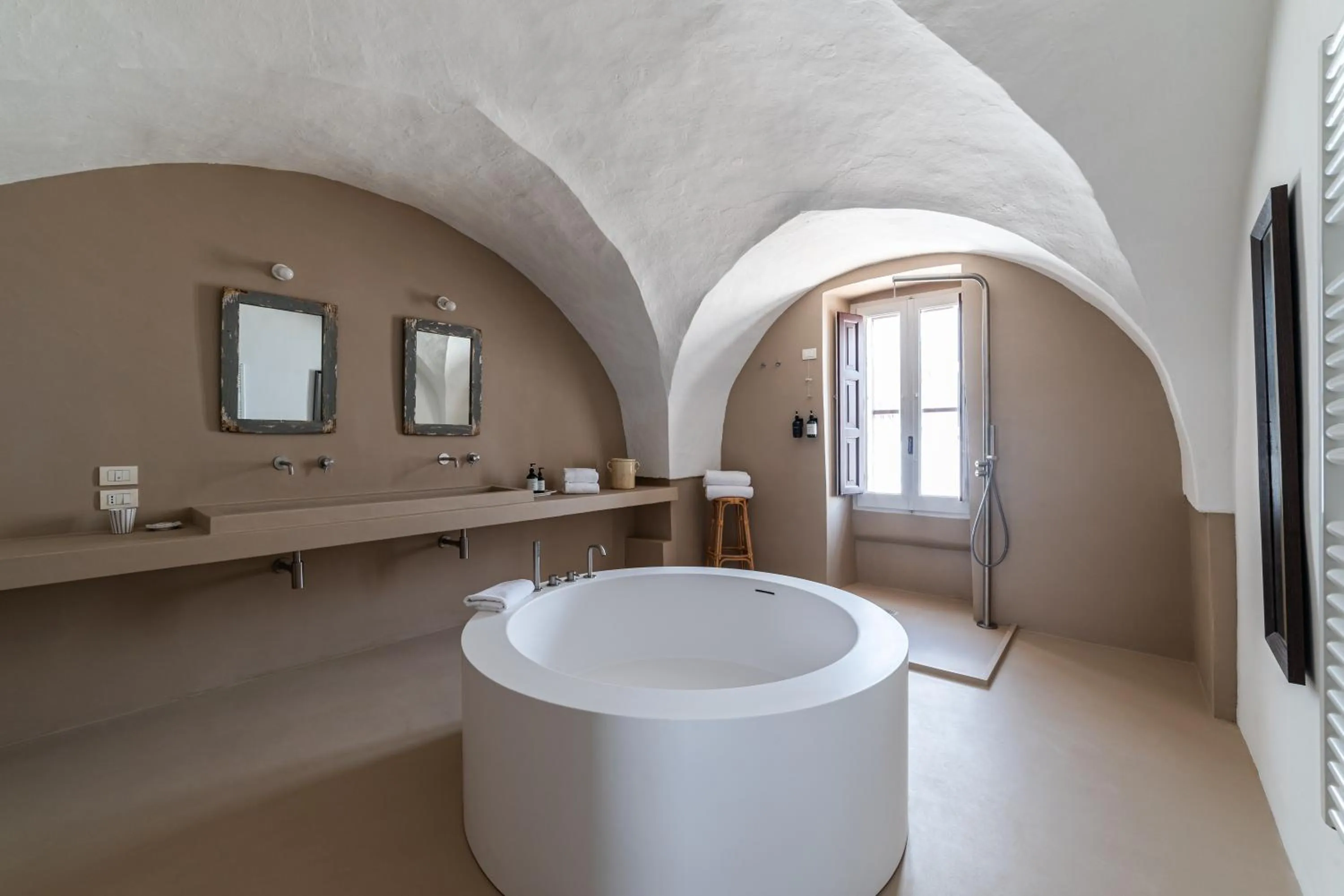 Shower in Masseria Borgo San Marco