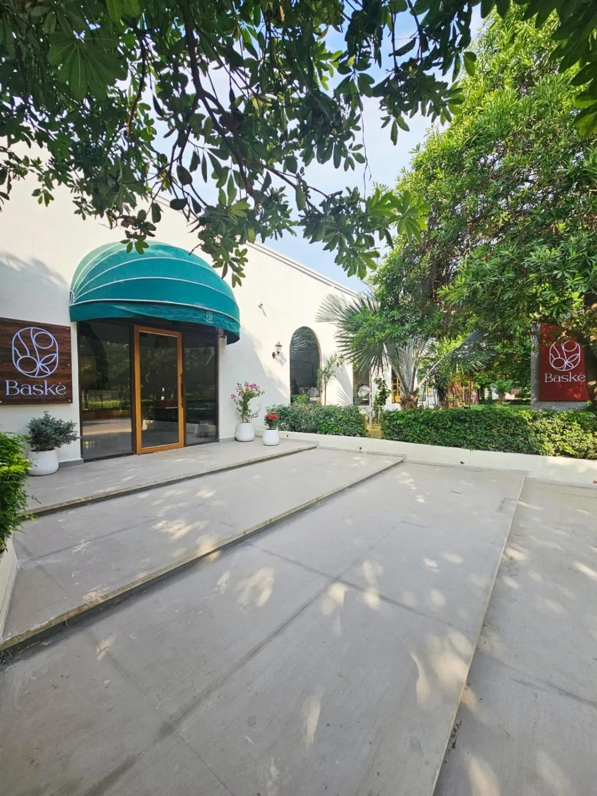 Restaurant/places to eat in Comfort Hotel Vista