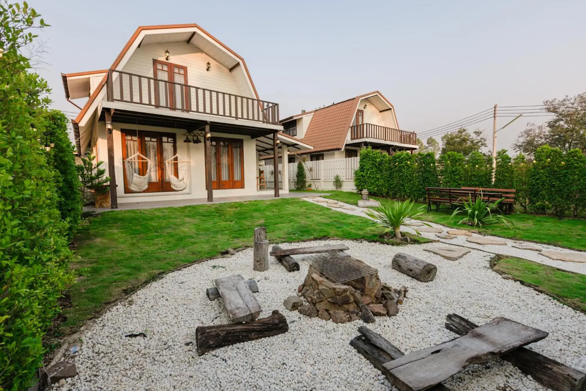 Three-Bedroom House in 60s Town Three-Bedroom House in 60s Town