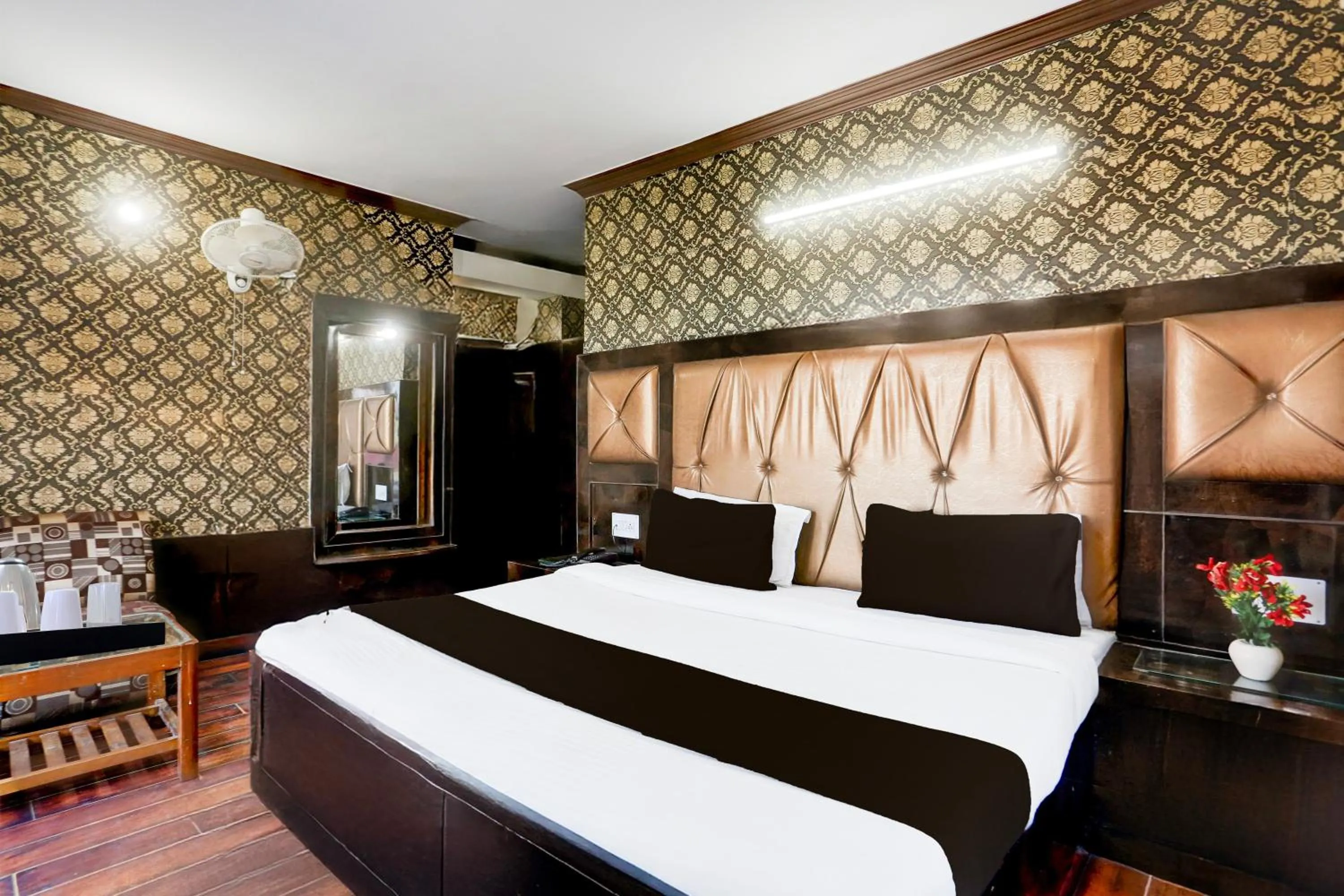 Bedroom, Bed in Super Collection O Mall Road Formerly Hotel Shubham