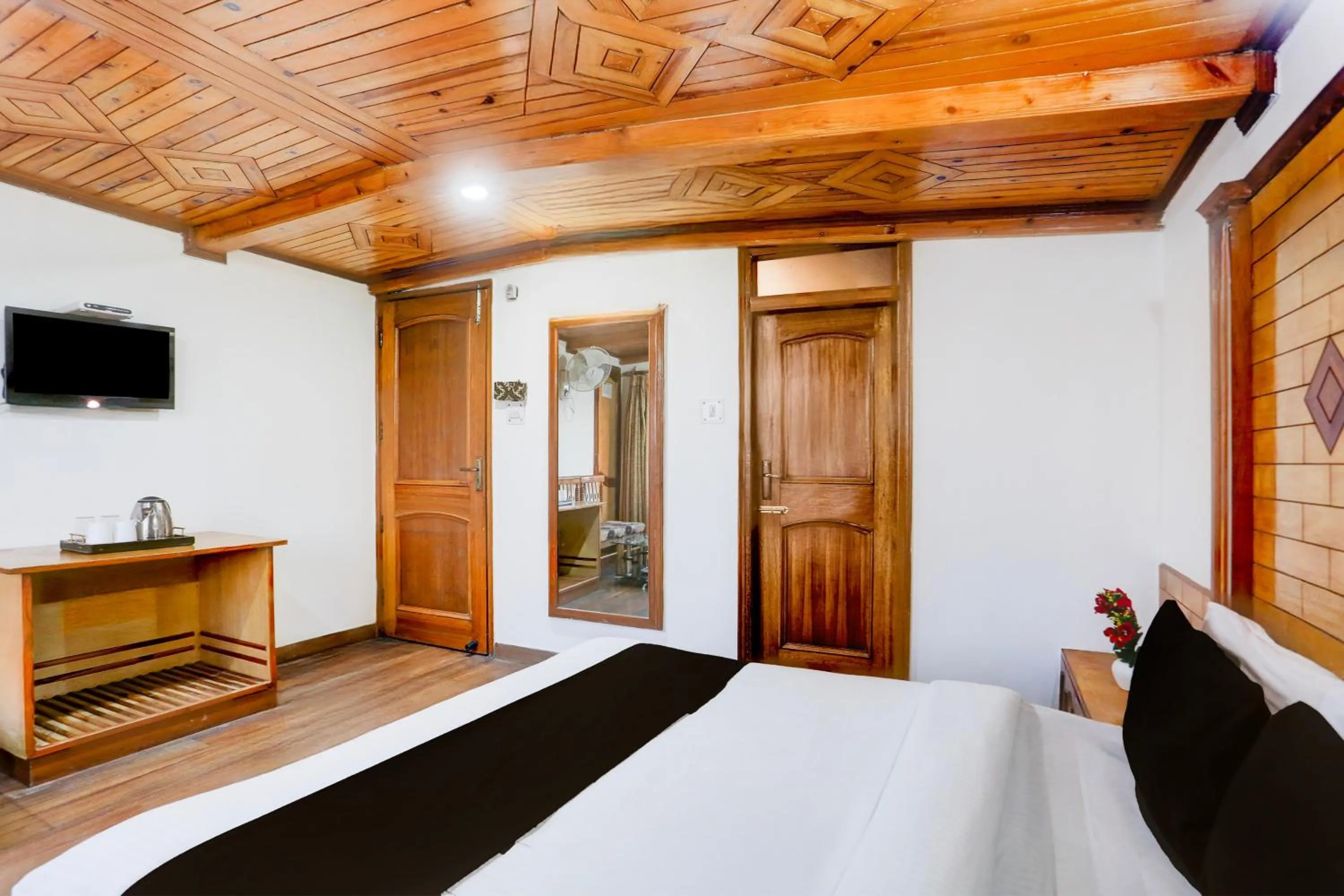 Bedroom, Bed in Super Collection O Mall Road Formerly Hotel Shubham