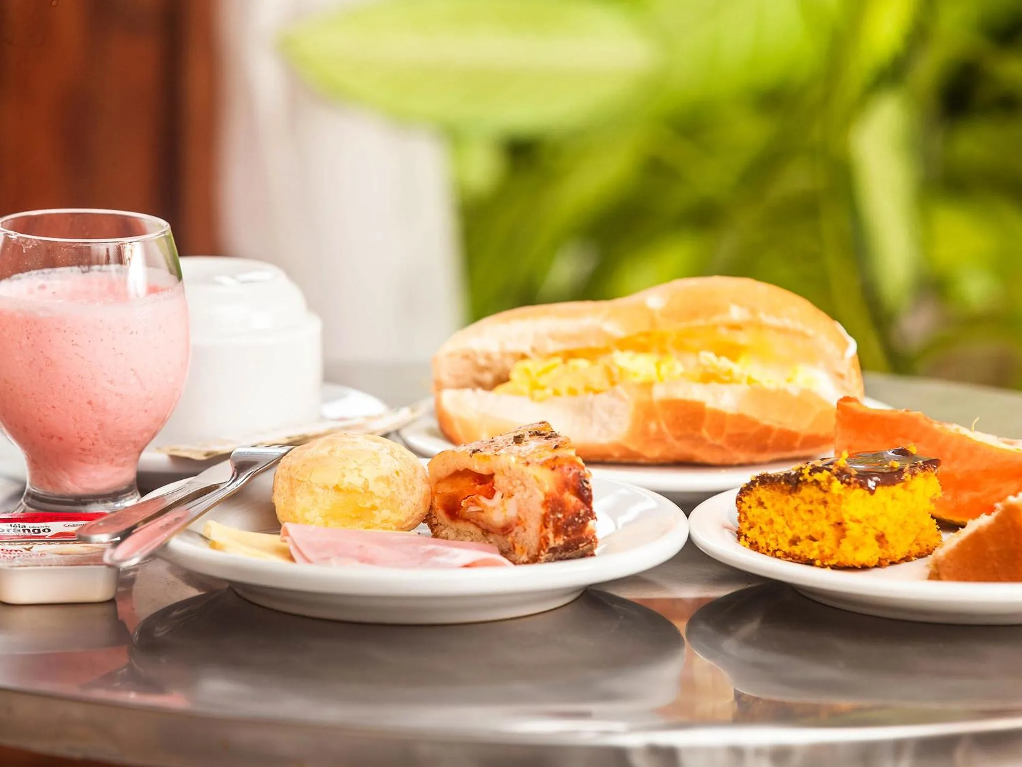 Buffet breakfast in Pousada Recanto do Mucugê