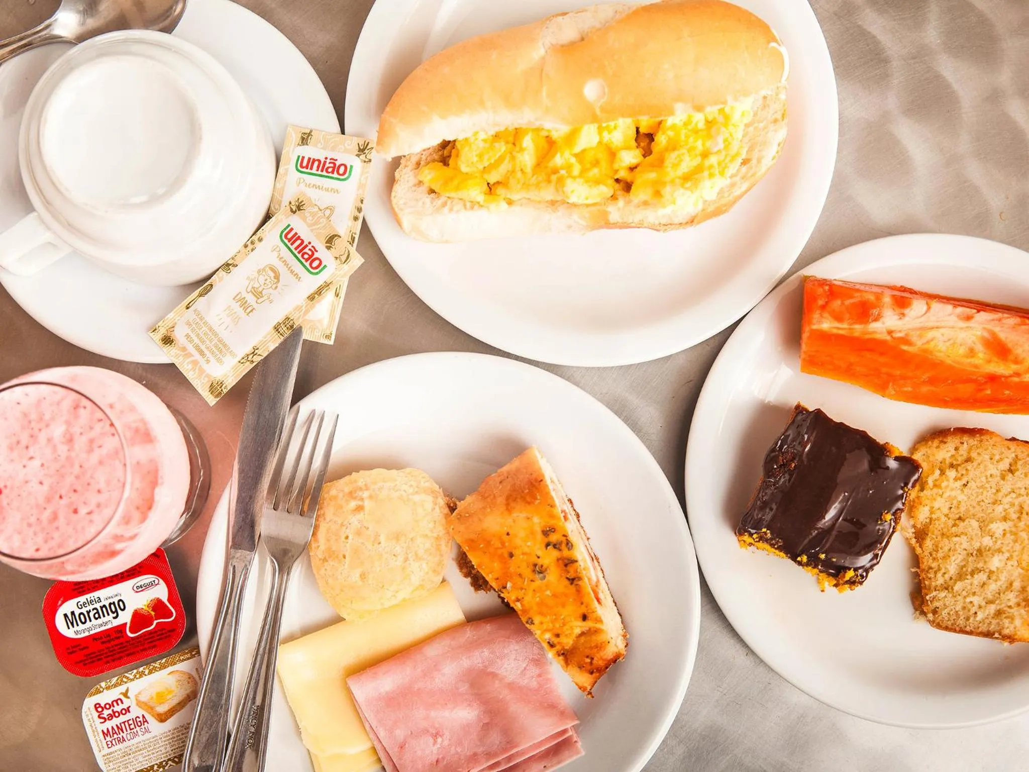 Buffet breakfast in Pousada Recanto do Mucugê