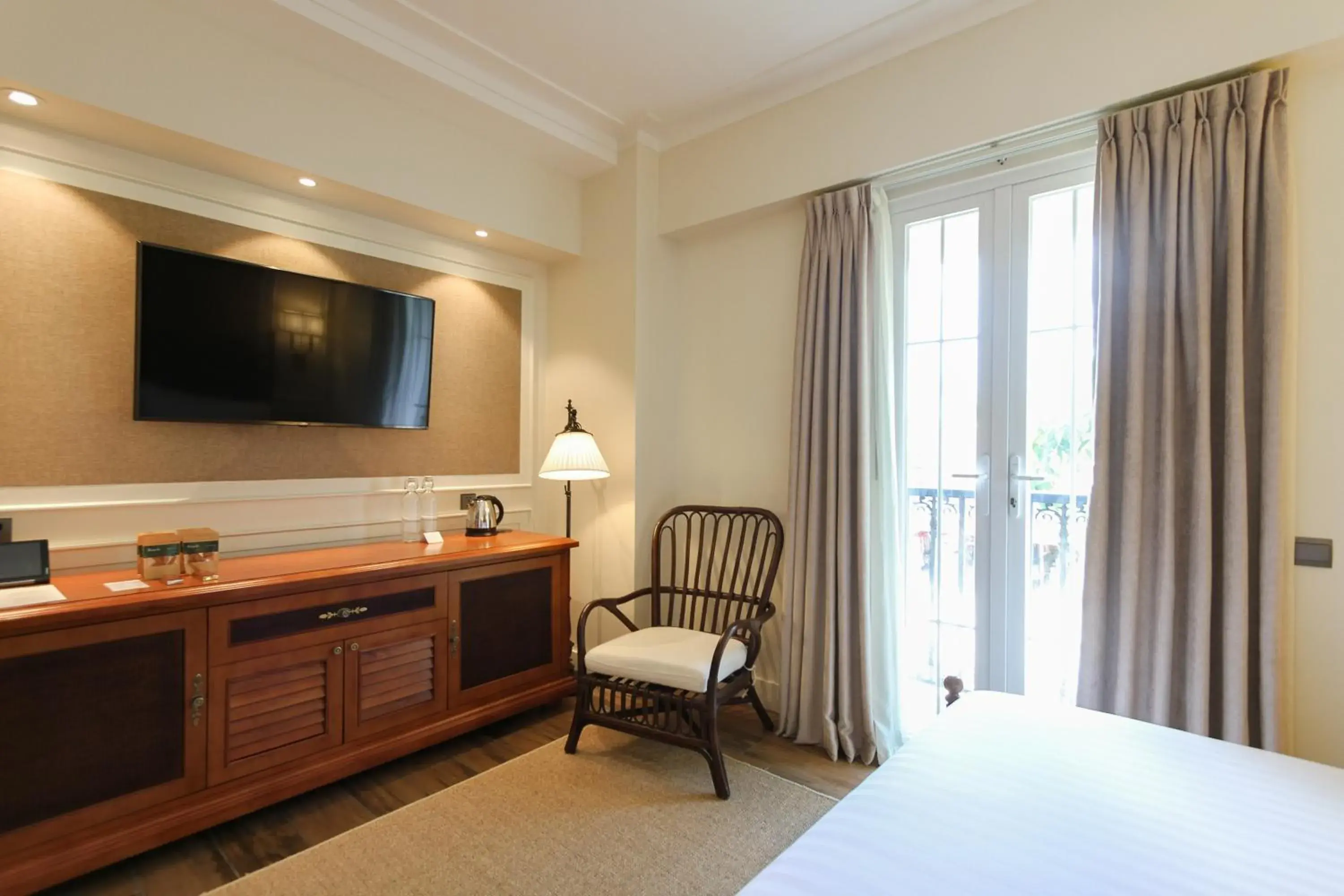 TV and multimedia, Bed in Feliz Hotel Boracay TV and multimedia, Bed in Feliz Hotel Boracay