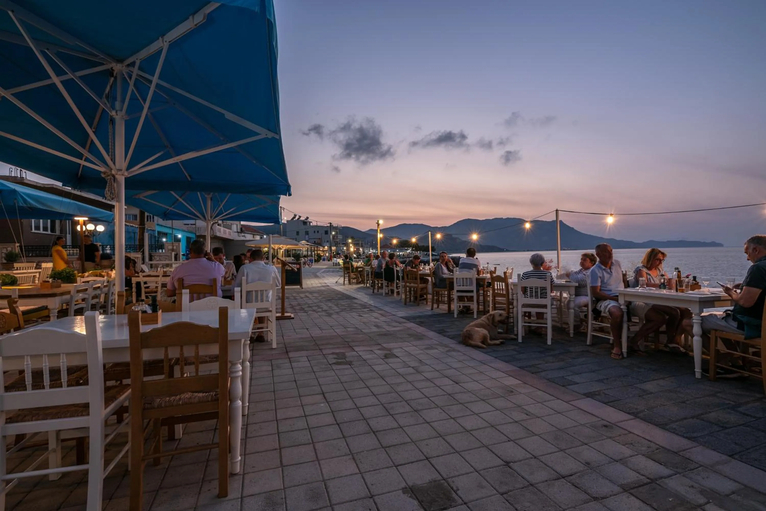 Restaurant/places to eat in Mandy Suites