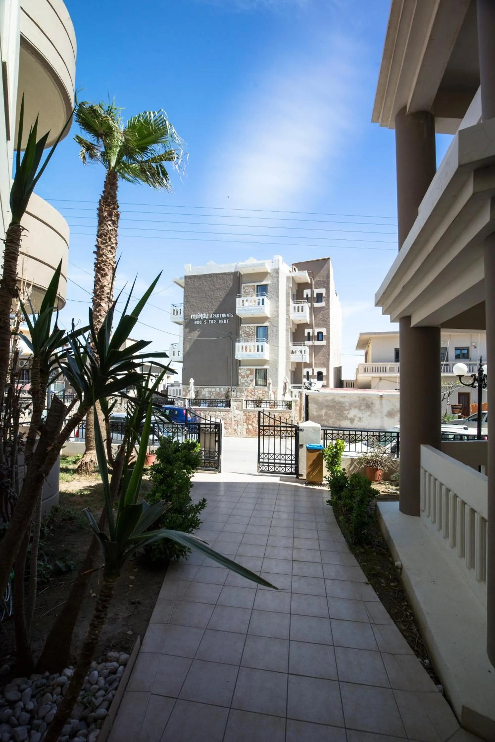 Facade/entrance in Mandy Suites