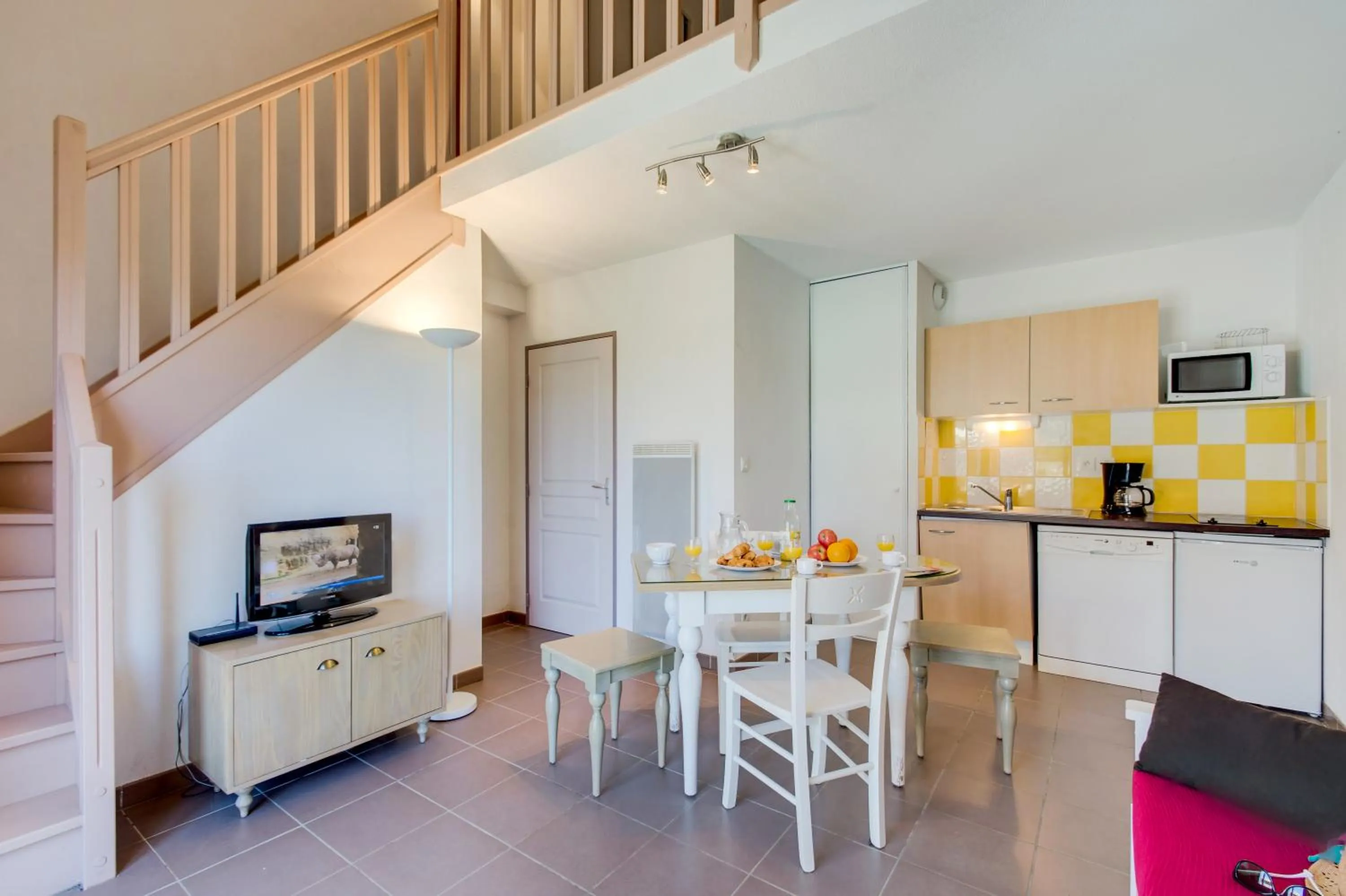 Kitchen or kitchenette in Vacancéole - Le Domaine d'Enserune