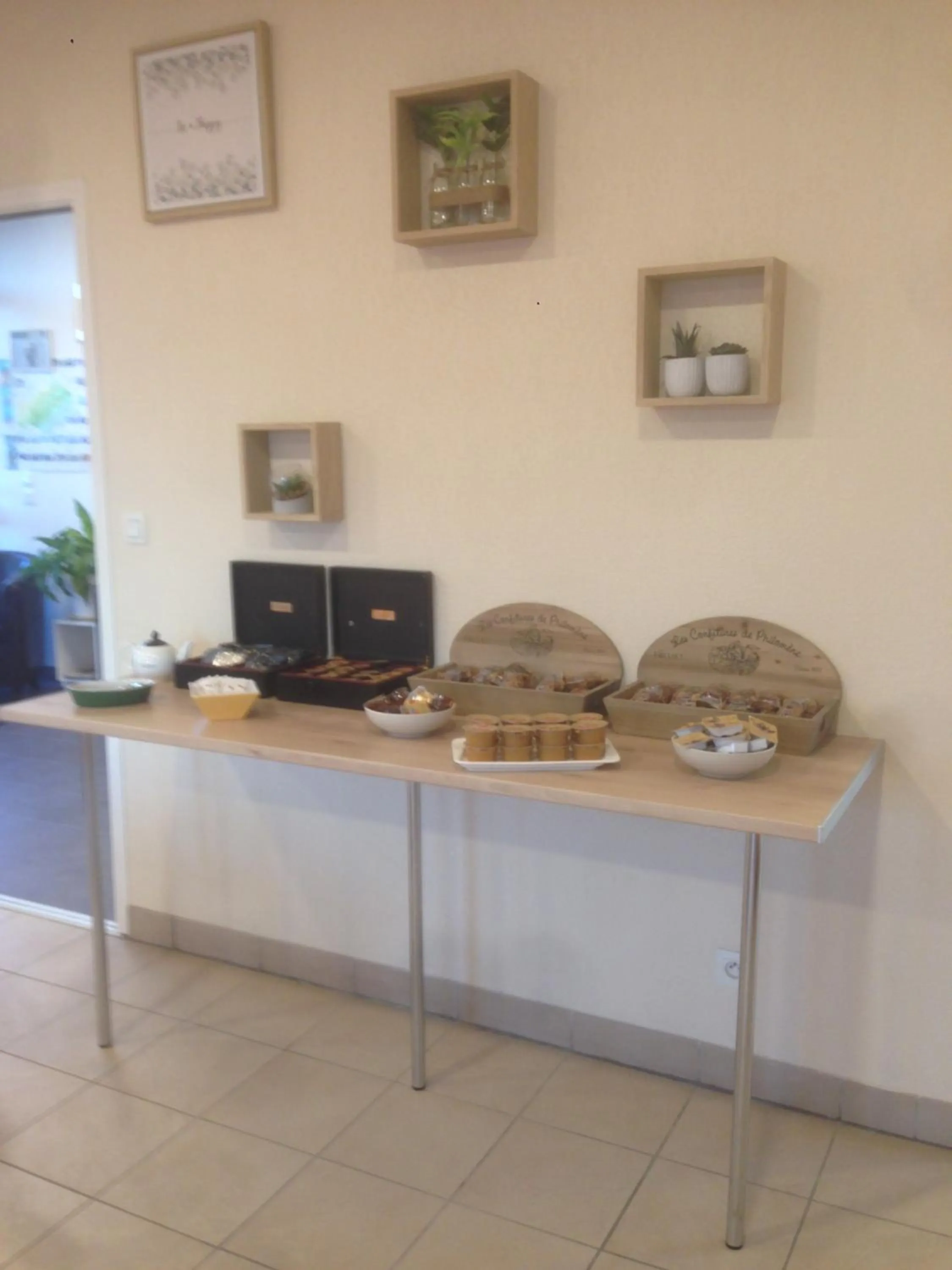 Continental breakfast in Vacancéole - Le Domaine d'Enserune