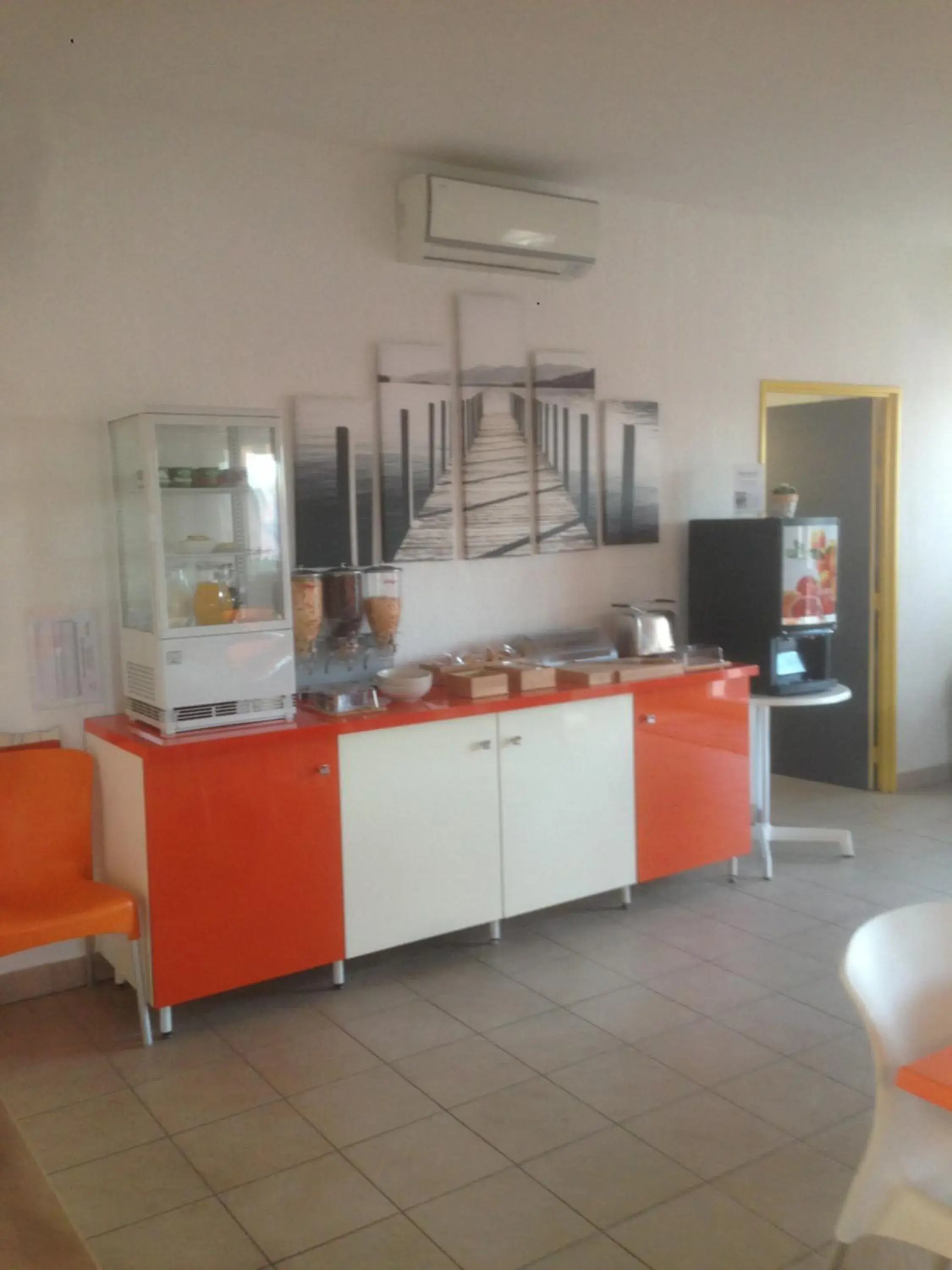 Continental breakfast in Vacancéole - Le Domaine d'Enserune Continental breakfast in Vacancéole - Le Domaine d'Enserune