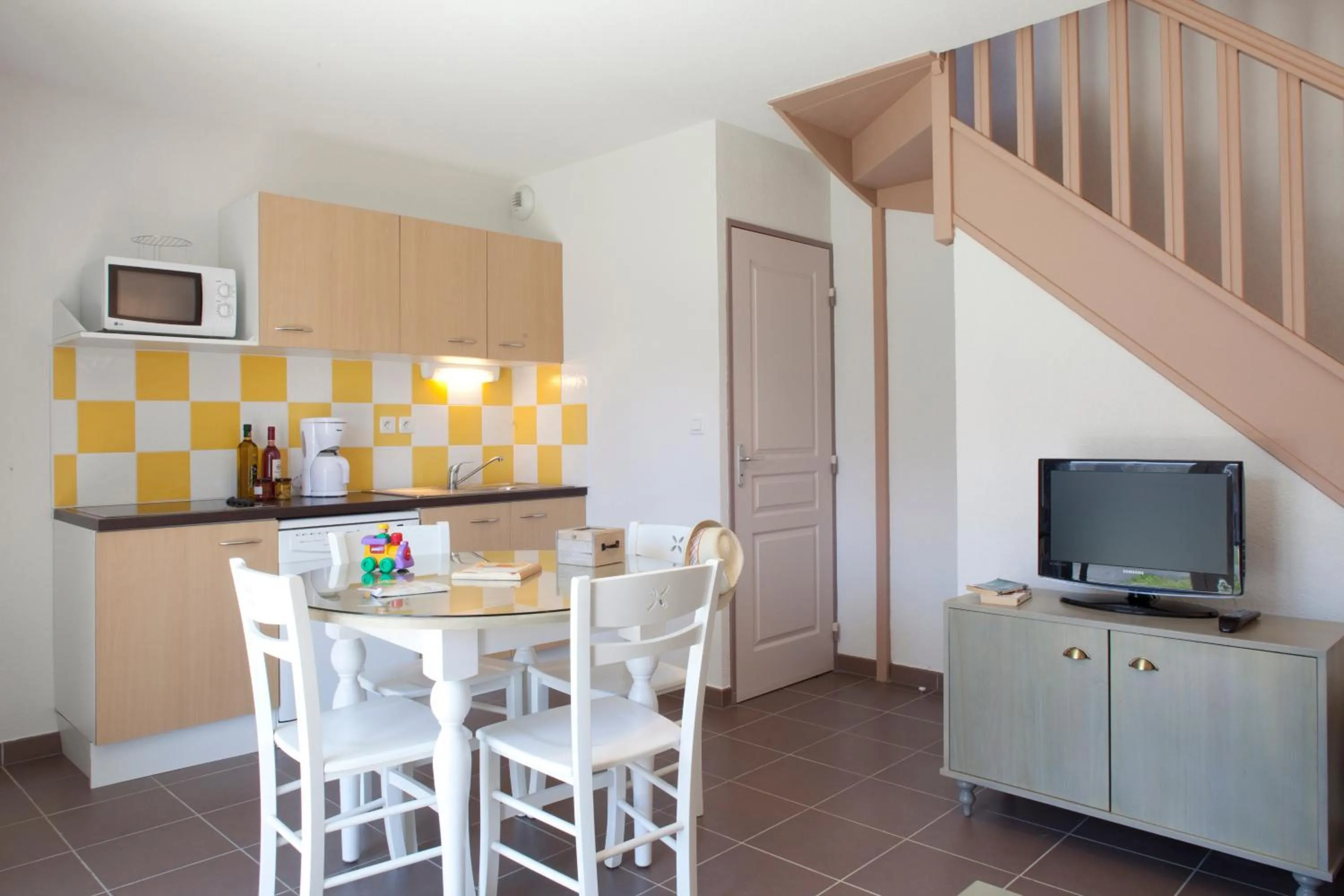 Kitchen or kitchenette in Vacancéole - Le Domaine d'Enserune