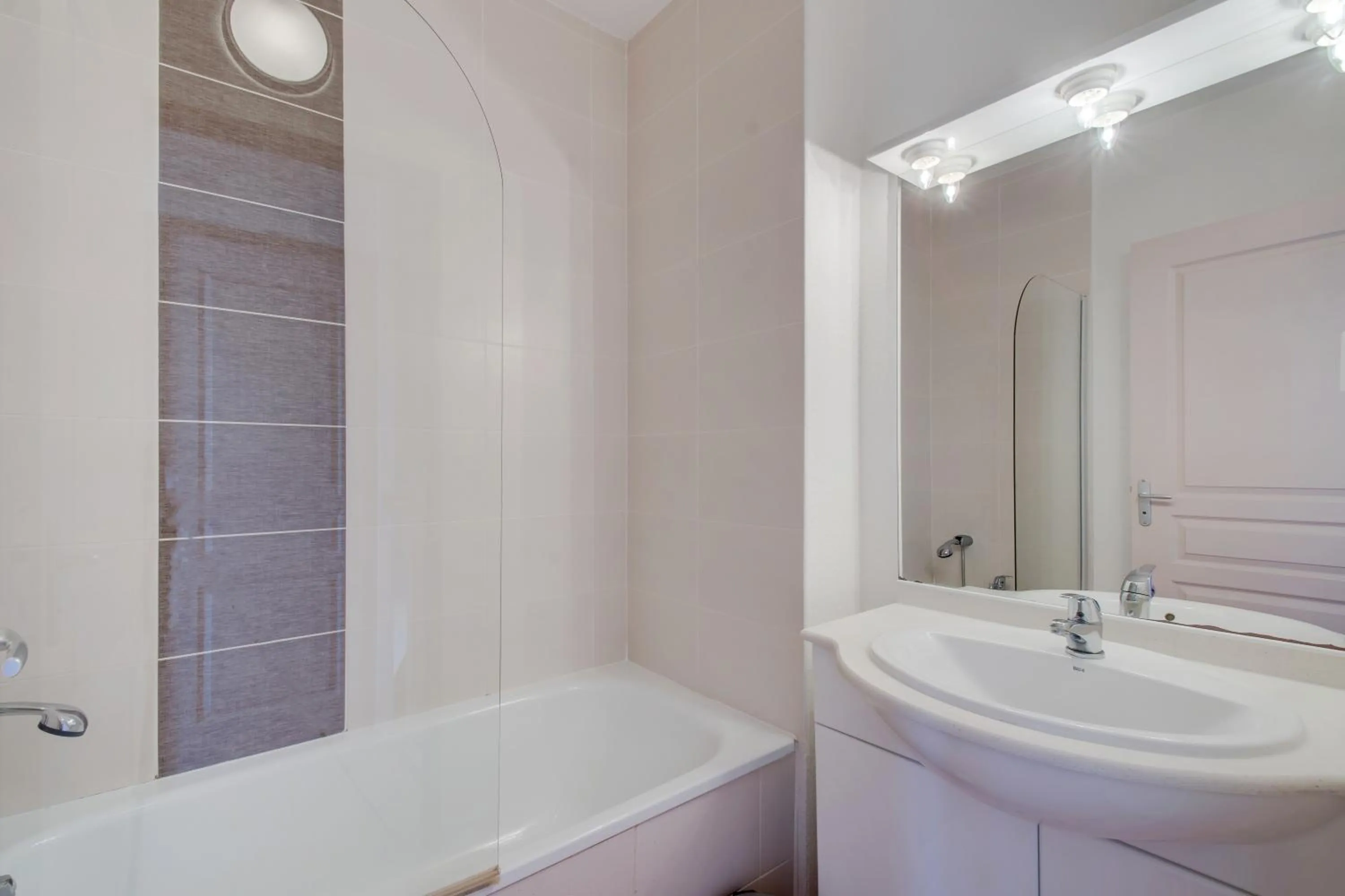 Shower in Vacancéole - Le Domaine d'Enserune