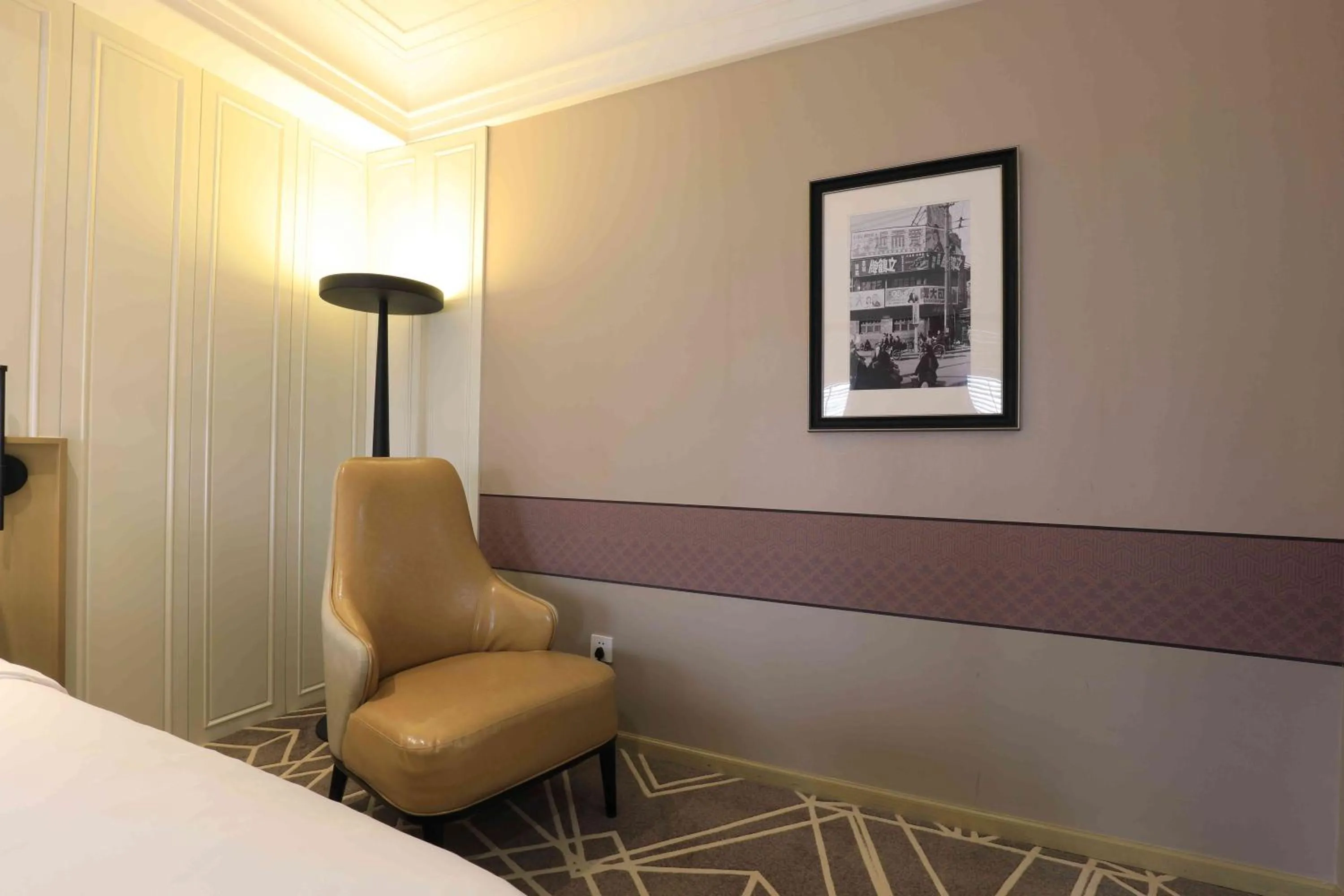 Bed in Jinjiang Metropolo Hotel Classic Nanjing Road (East) Shanghai