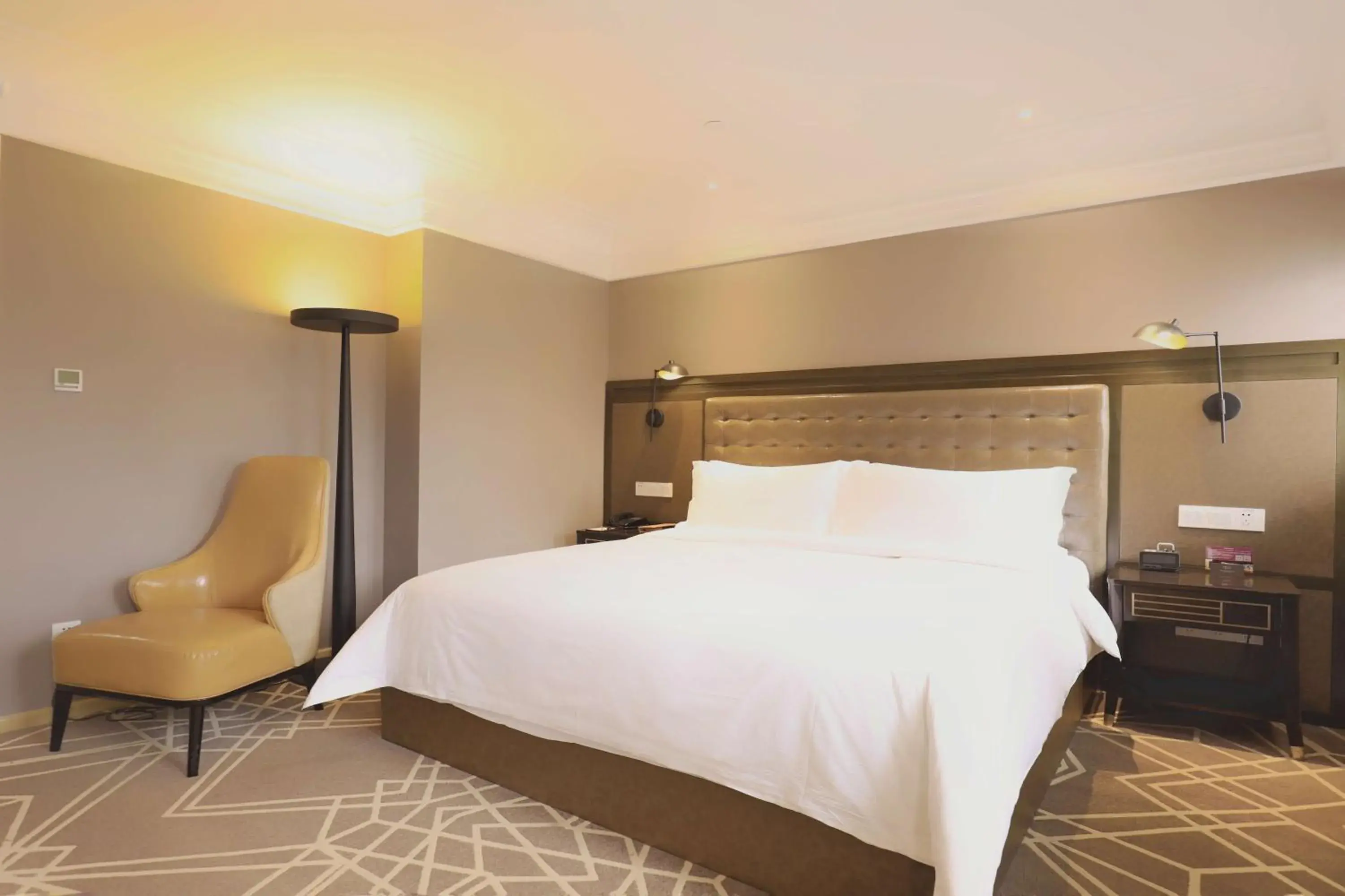 Property building, Bed in Jinjiang Metropolo Hotel Classic Nanjing Road (East) Shanghai Property building, Bed in Jinjiang Metropolo Hotel Classic Nanjing Road (East) Shanghai