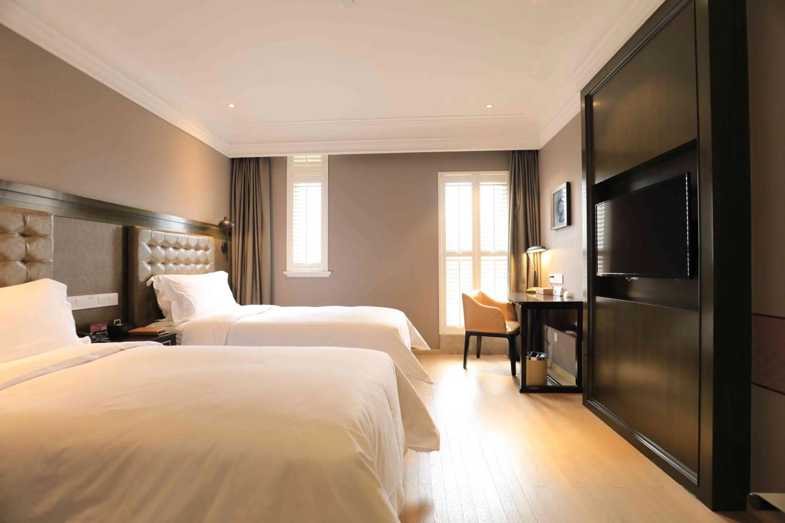 Bed in Jinjiang Metropolo Hotel Classic Nanjing Road (East) Shanghai