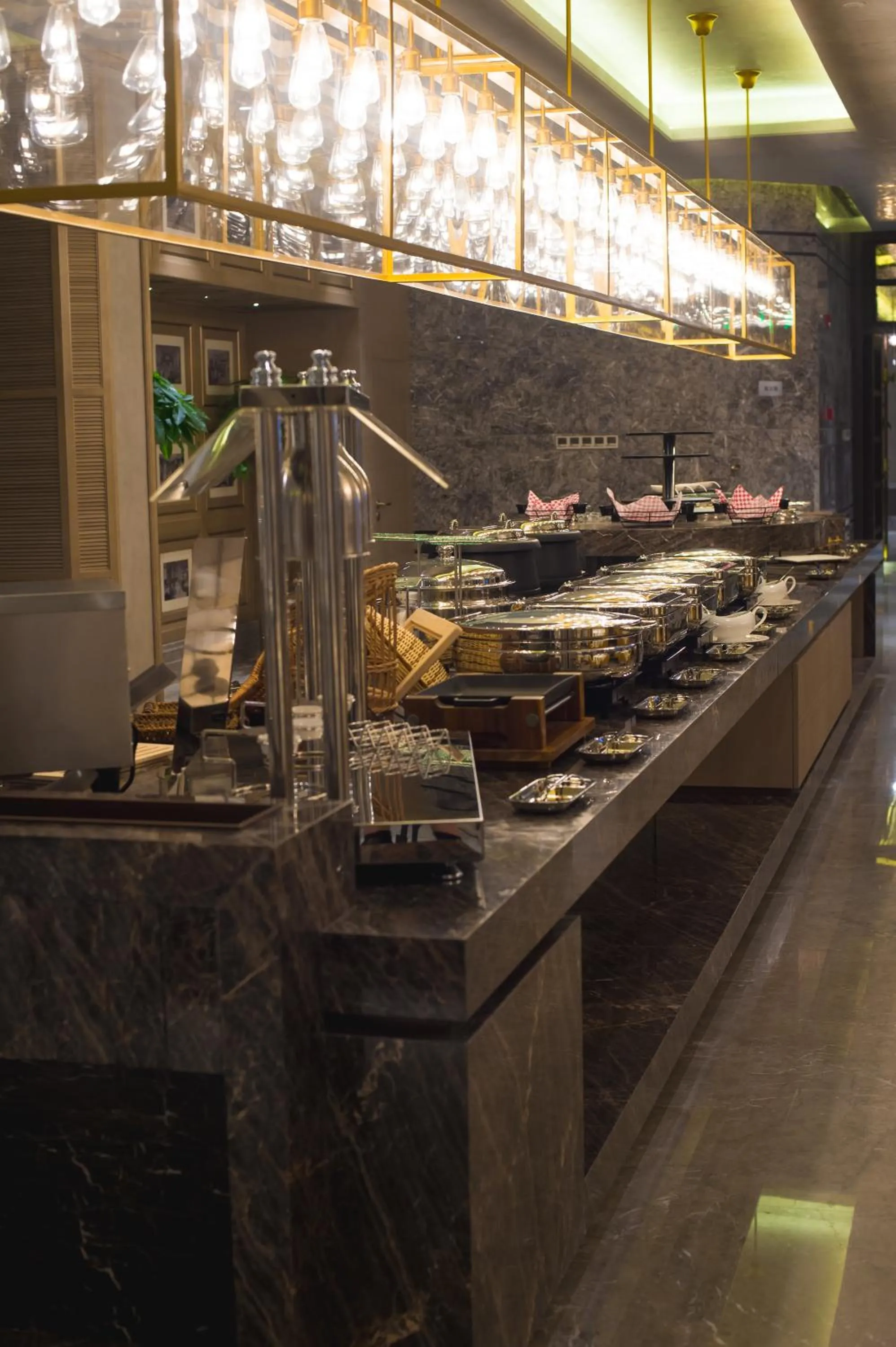 Restaurant/places to eat in Jinjiang Metropolo Hotel Classic Nanjing Road (East) Shanghai