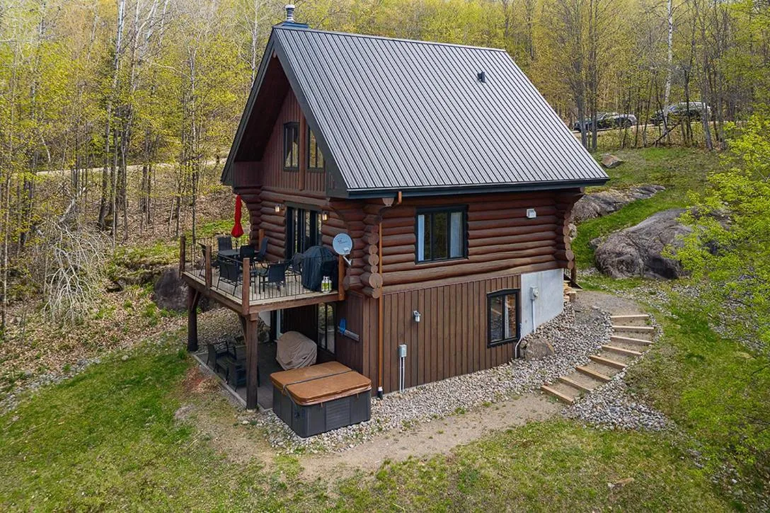 Property building in Tremblant Mountain Chalets