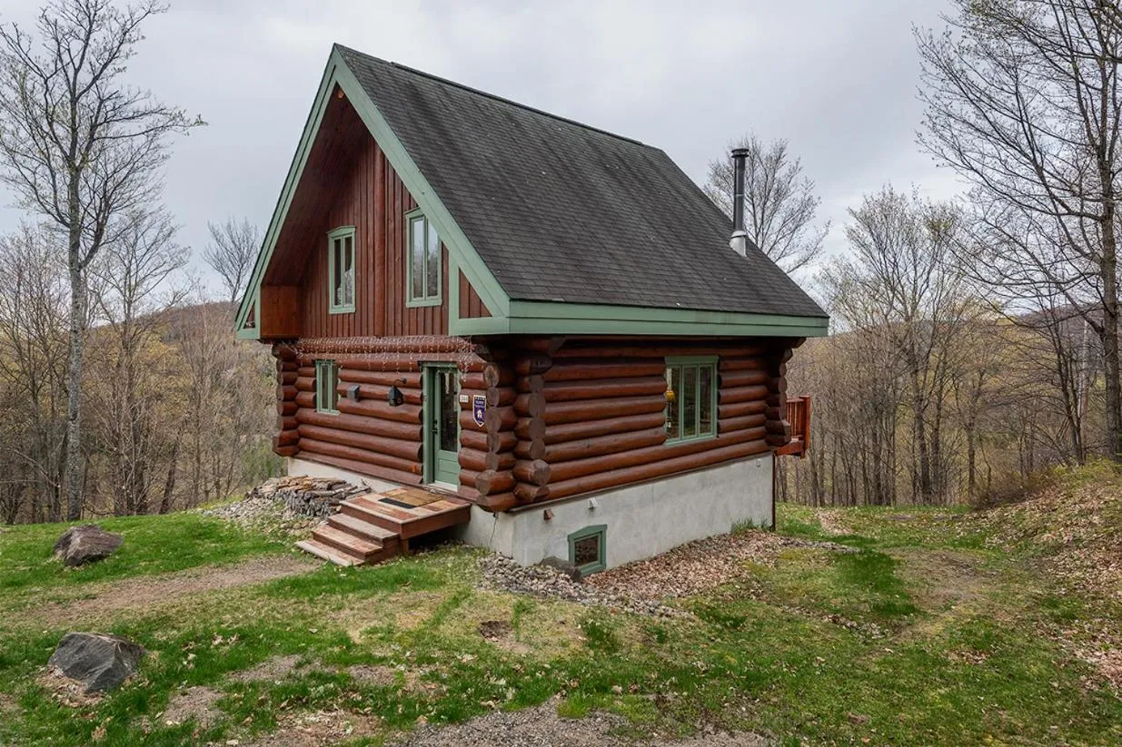 Property building in Tremblant Mountain Chalets
