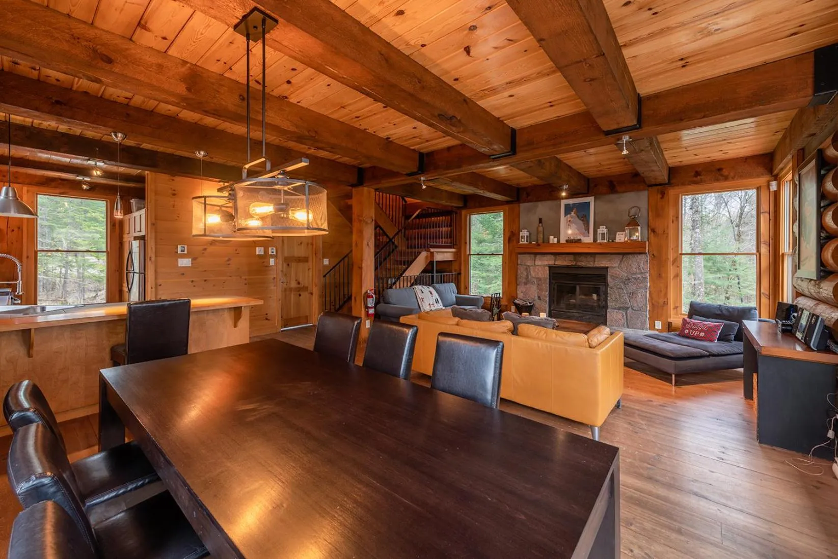 Dining area in Tremblant Mountain Chalets