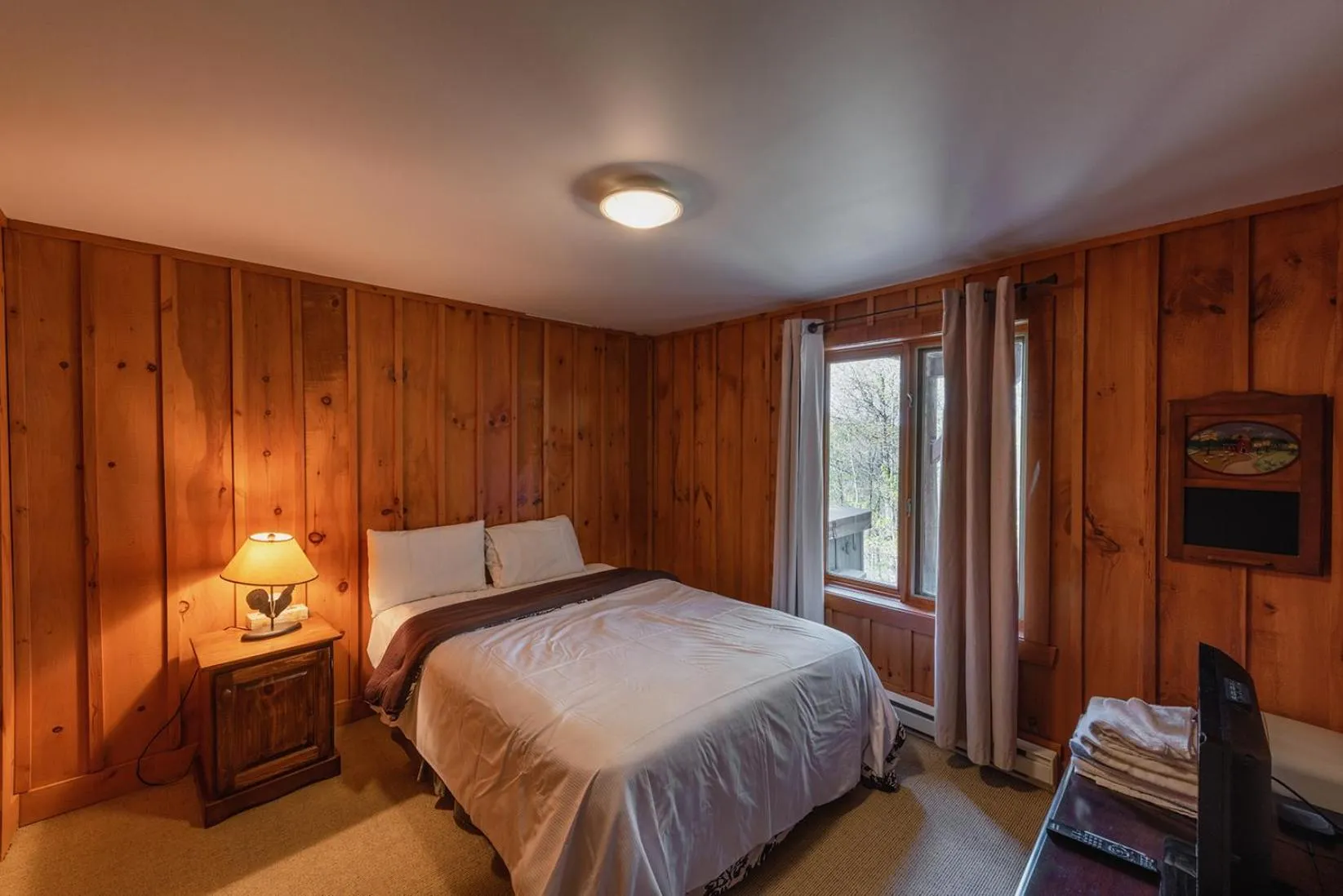 Bedroom, Bed in Tremblant Mountain Chalets