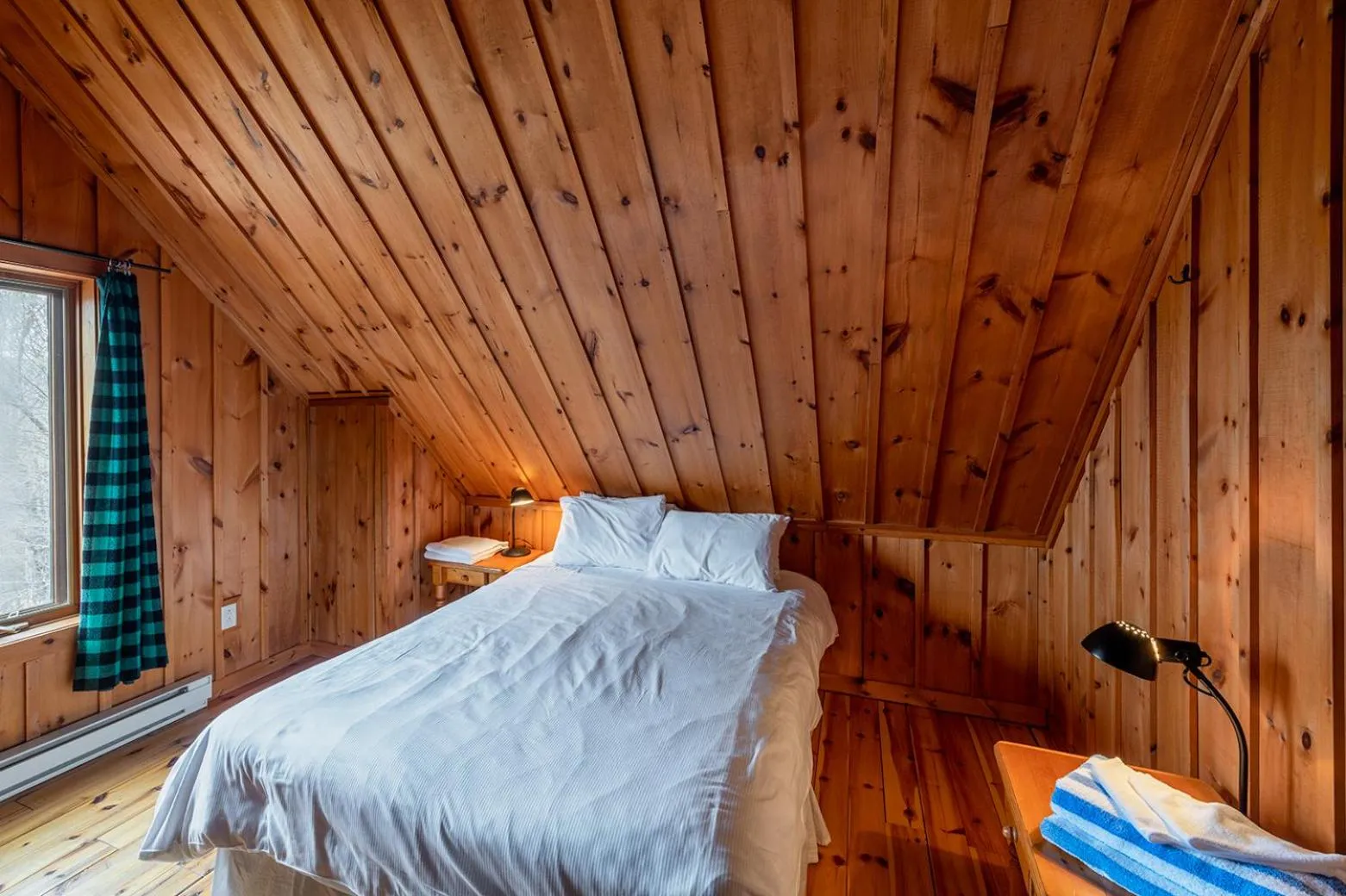 Bedroom, Bed in Tremblant Mountain Chalets