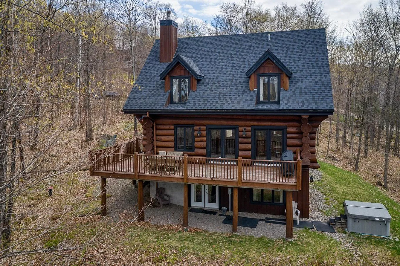 Property building in Tremblant Mountain Chalets