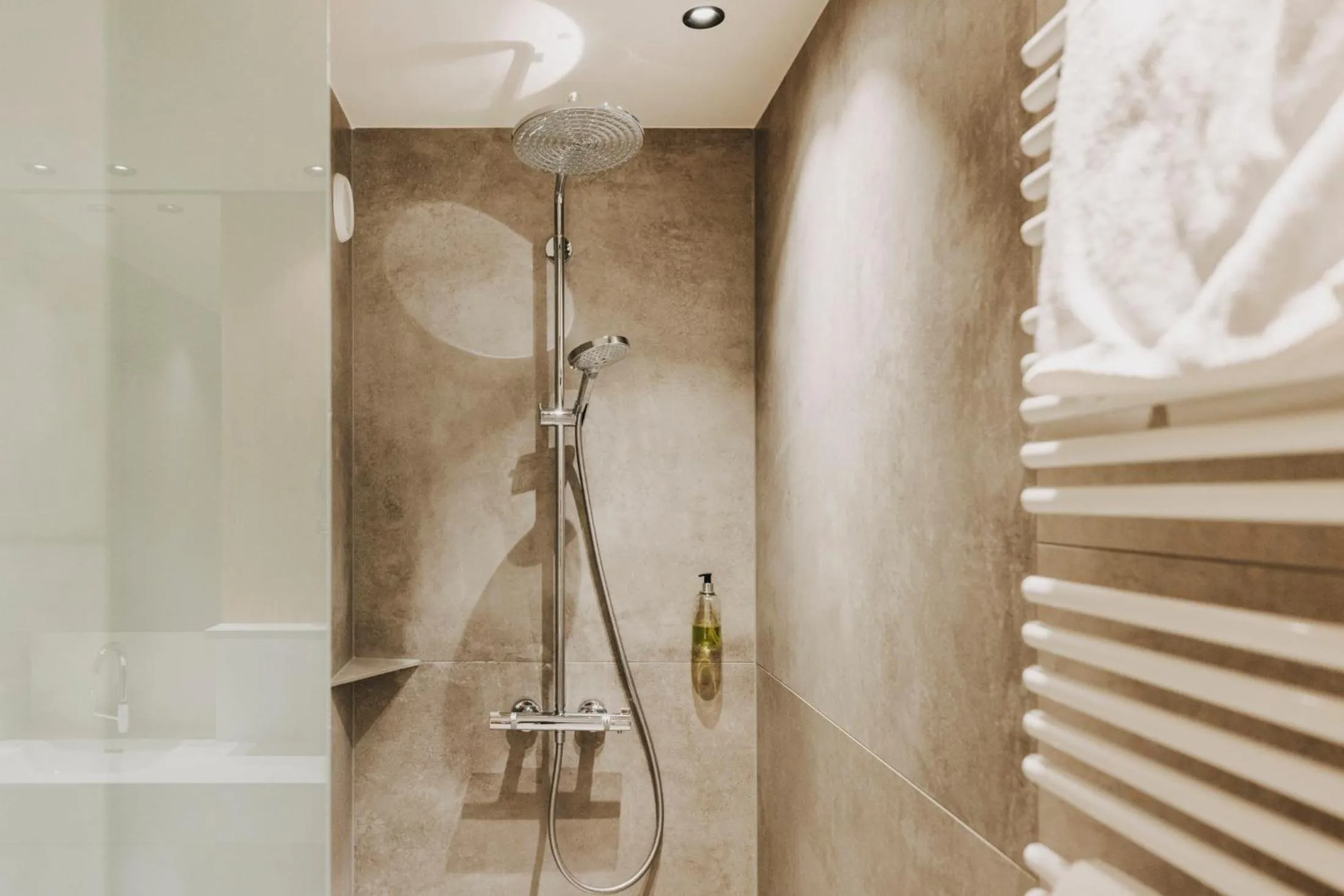 Shower in Hotel Alpenrose