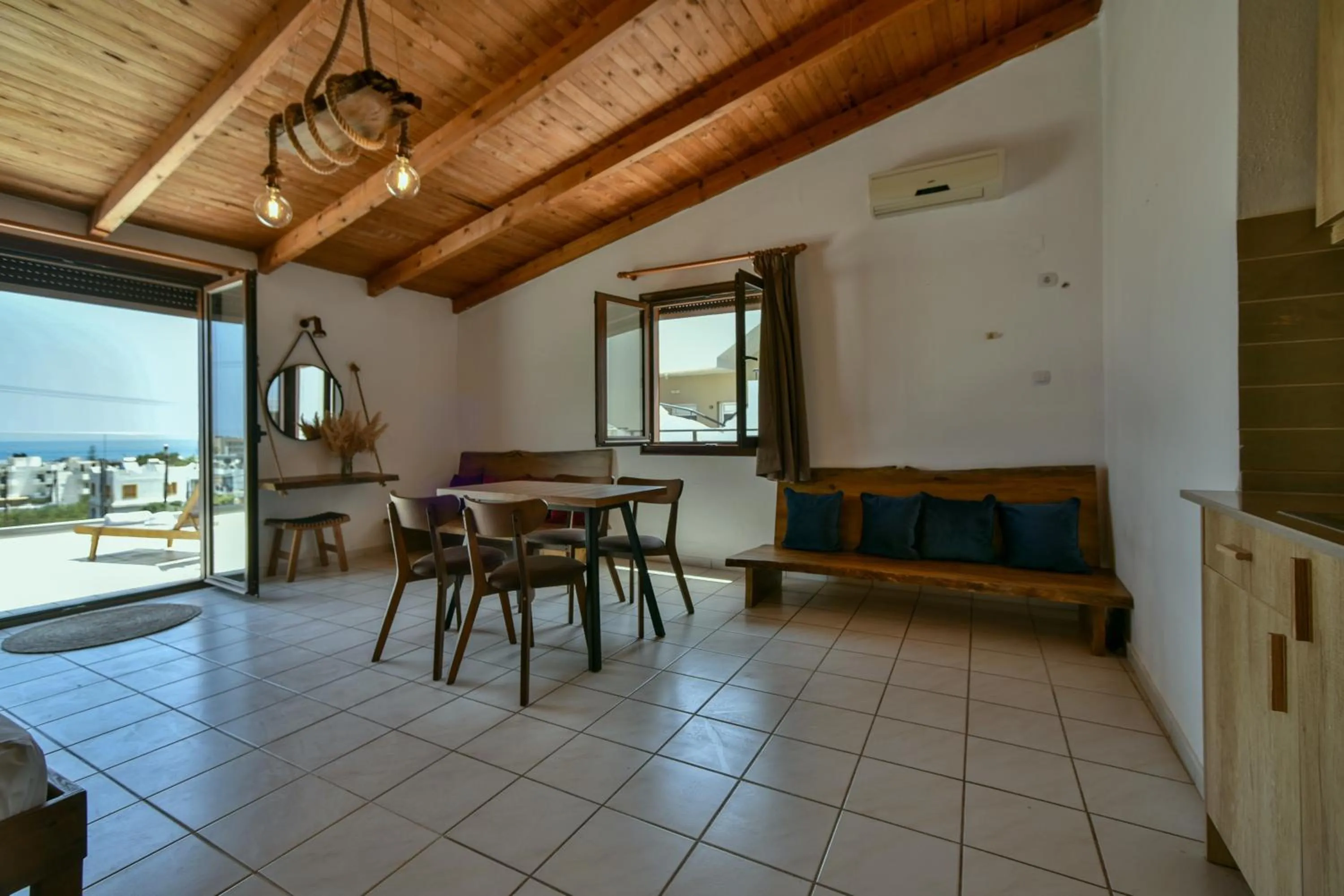 Dining area in Iraklis Apartments