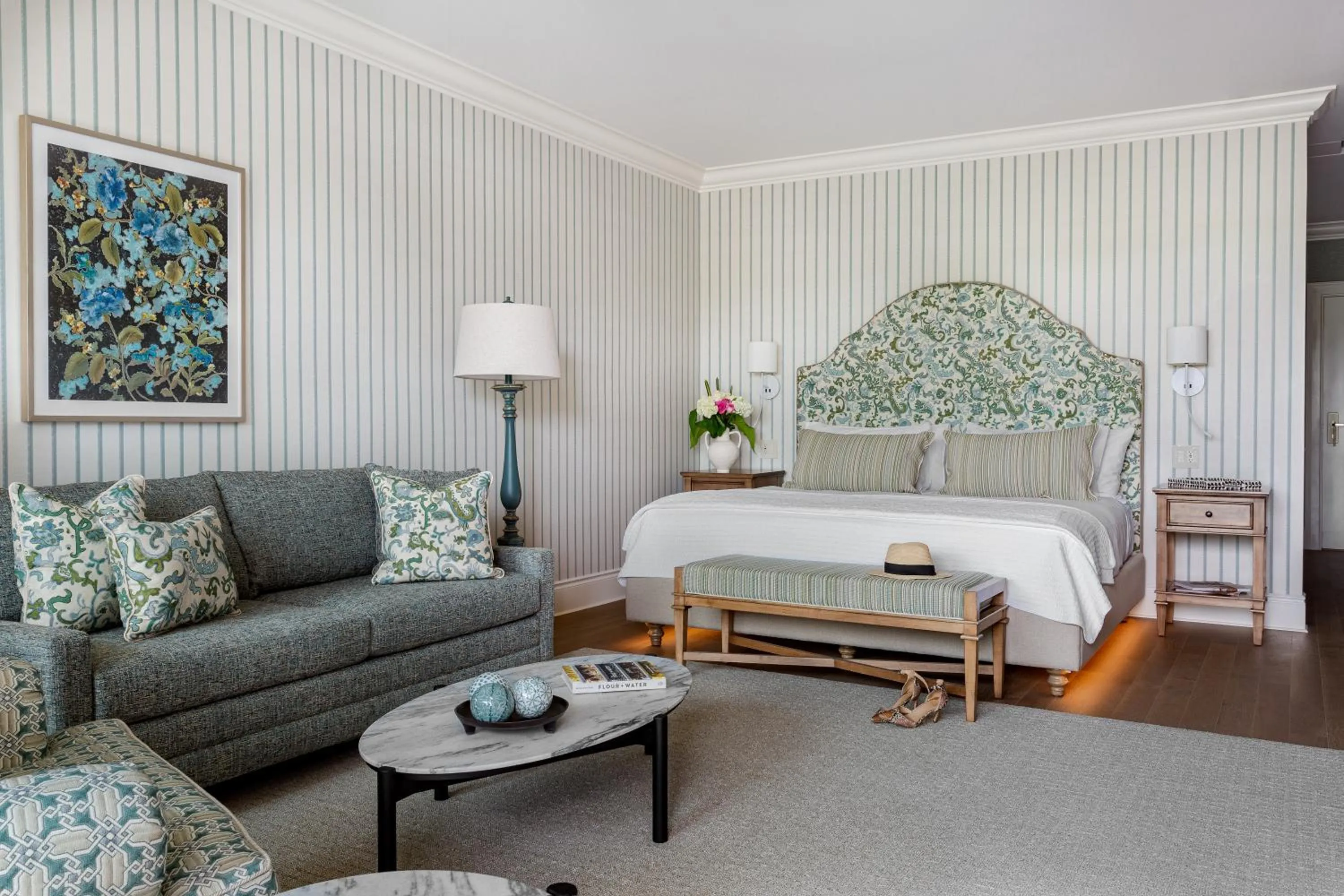 Bedroom, Bed in Manoir Hovey, Relais & Châteaux