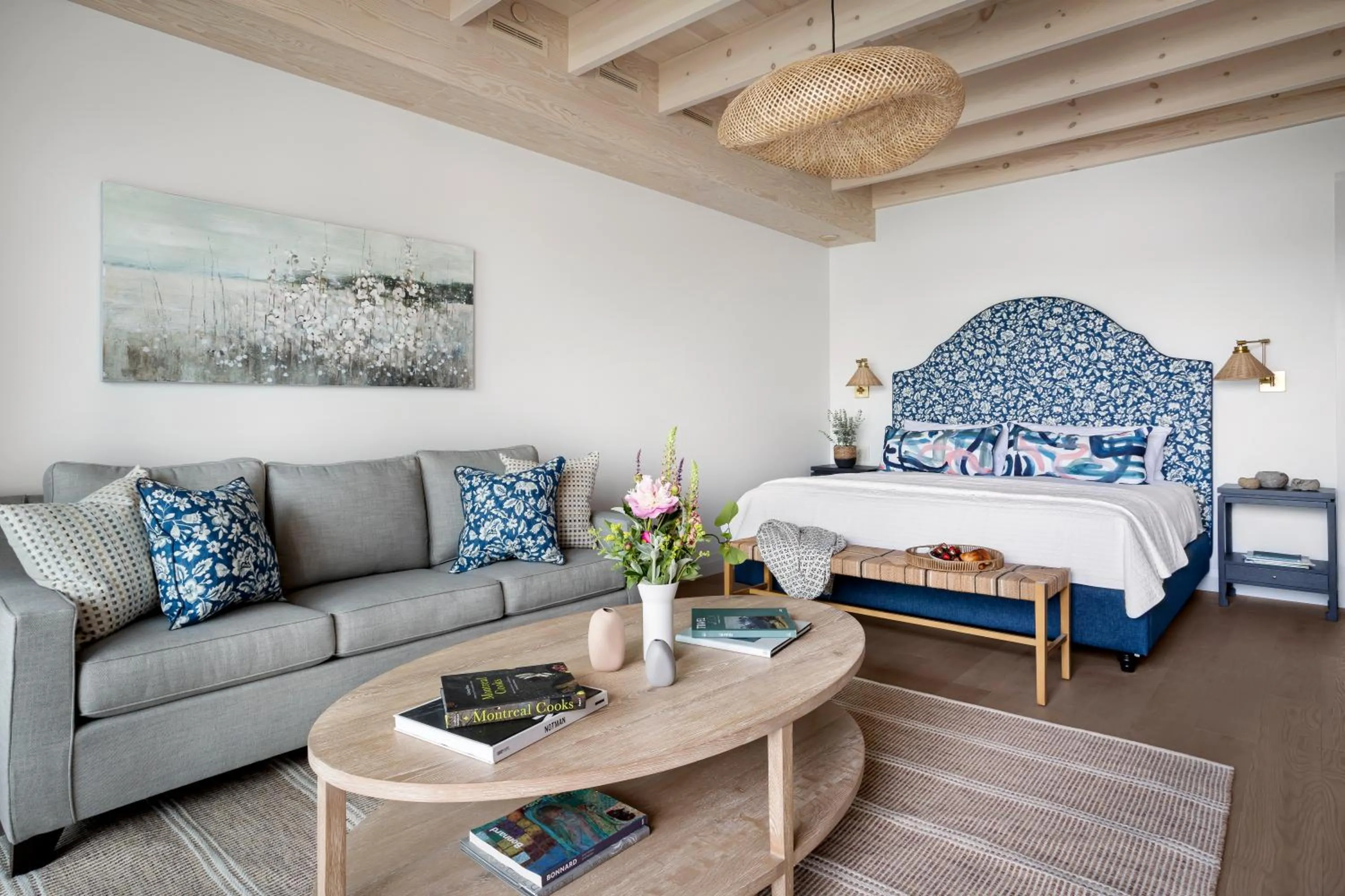 Bedroom, Bed in Manoir Hovey, Relais & Châteaux