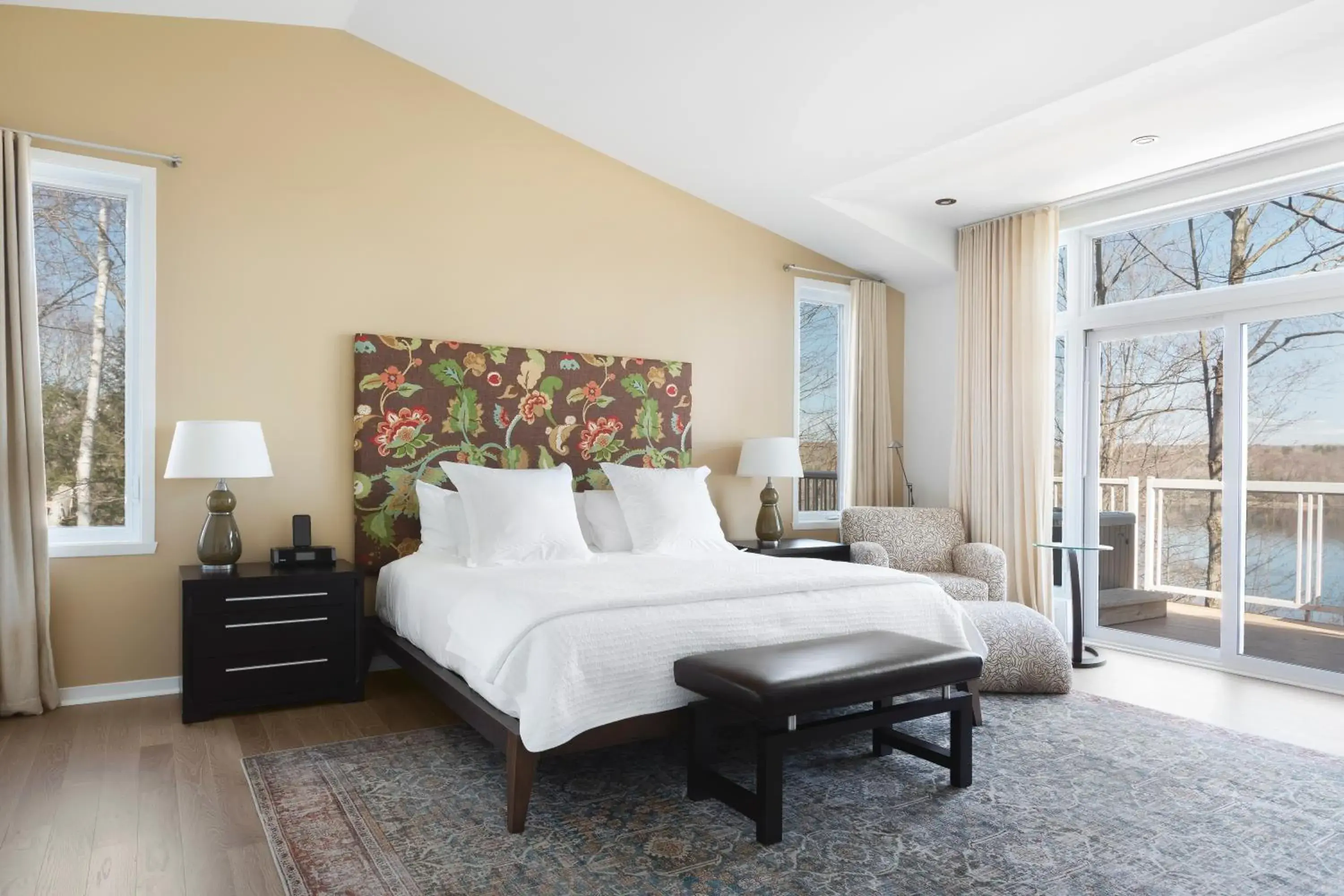 King Suite with Living Room-Oriole in Manoir Hovey, Relais & Châteaux King Suite with Living Room-Oriole in Manoir Hovey, Relais & Châteaux