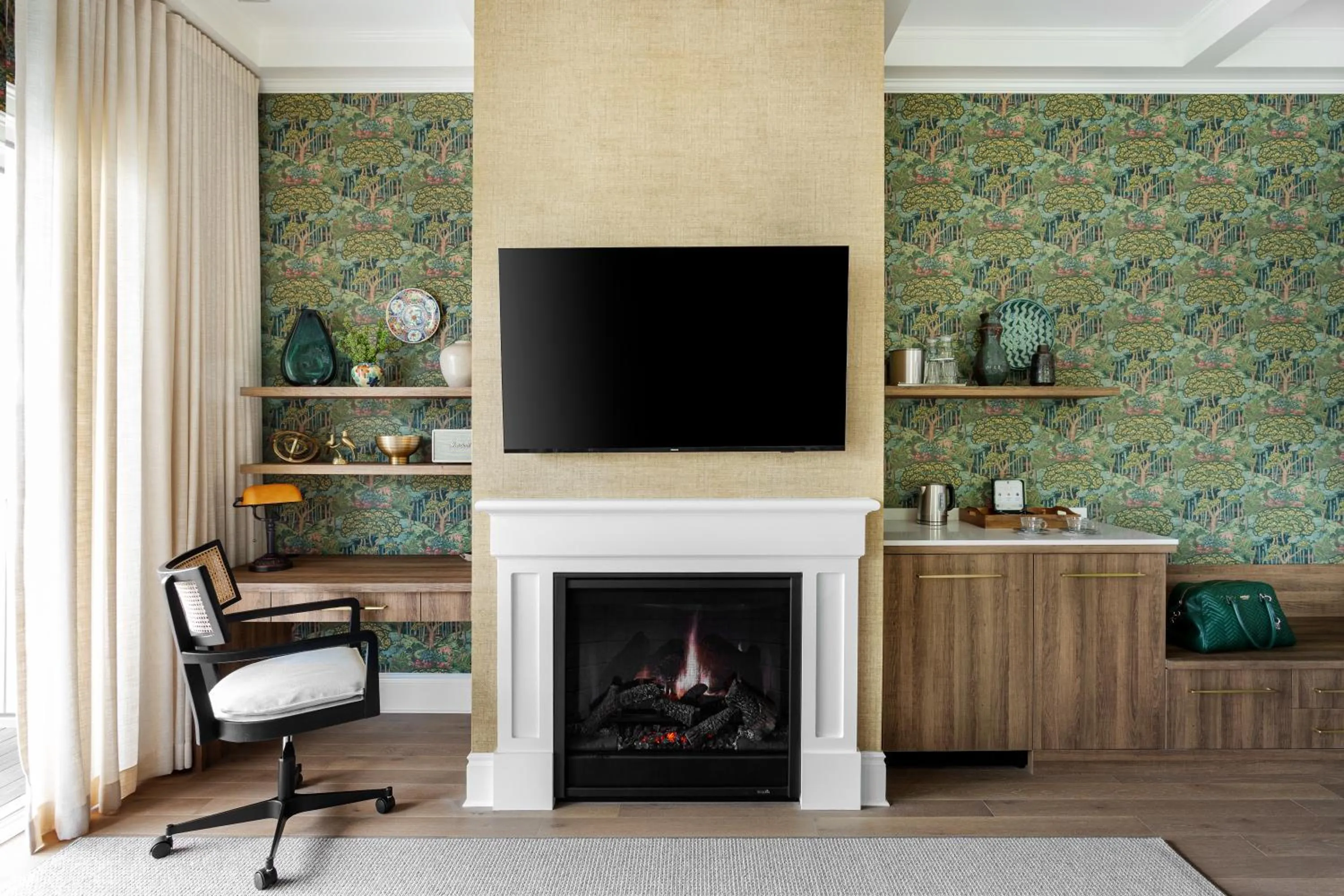 fireplace in Manoir Hovey, Relais & Châteaux