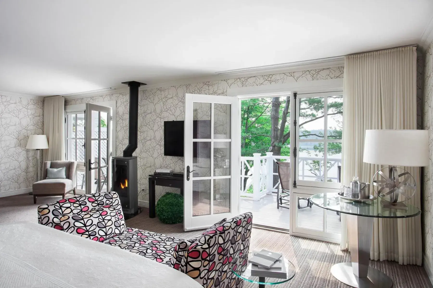 Balcony/Terrace, Bed in Manoir Hovey, Relais & Châteaux Balcony/Terrace, Bed in Manoir Hovey, Relais & Châteaux