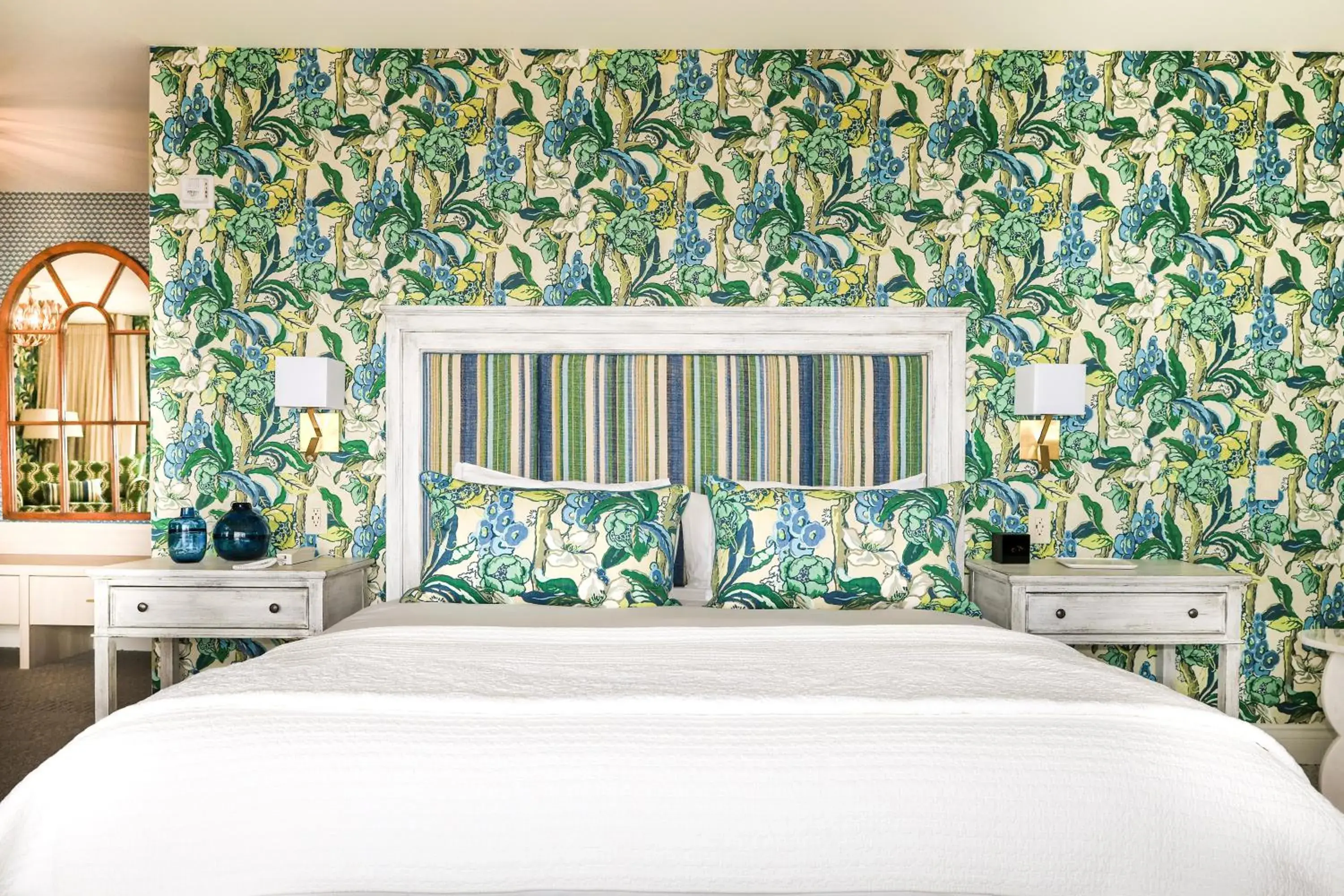 Bed in Manoir Hovey, Relais & Châteaux Bed in Manoir Hovey, Relais & Châteaux