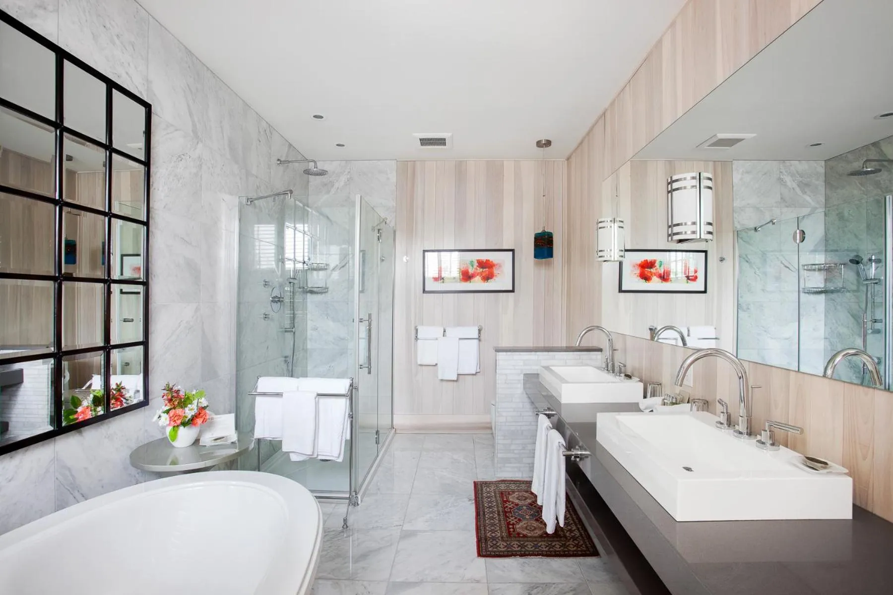 Shower in Manoir Hovey, Relais & Châteaux