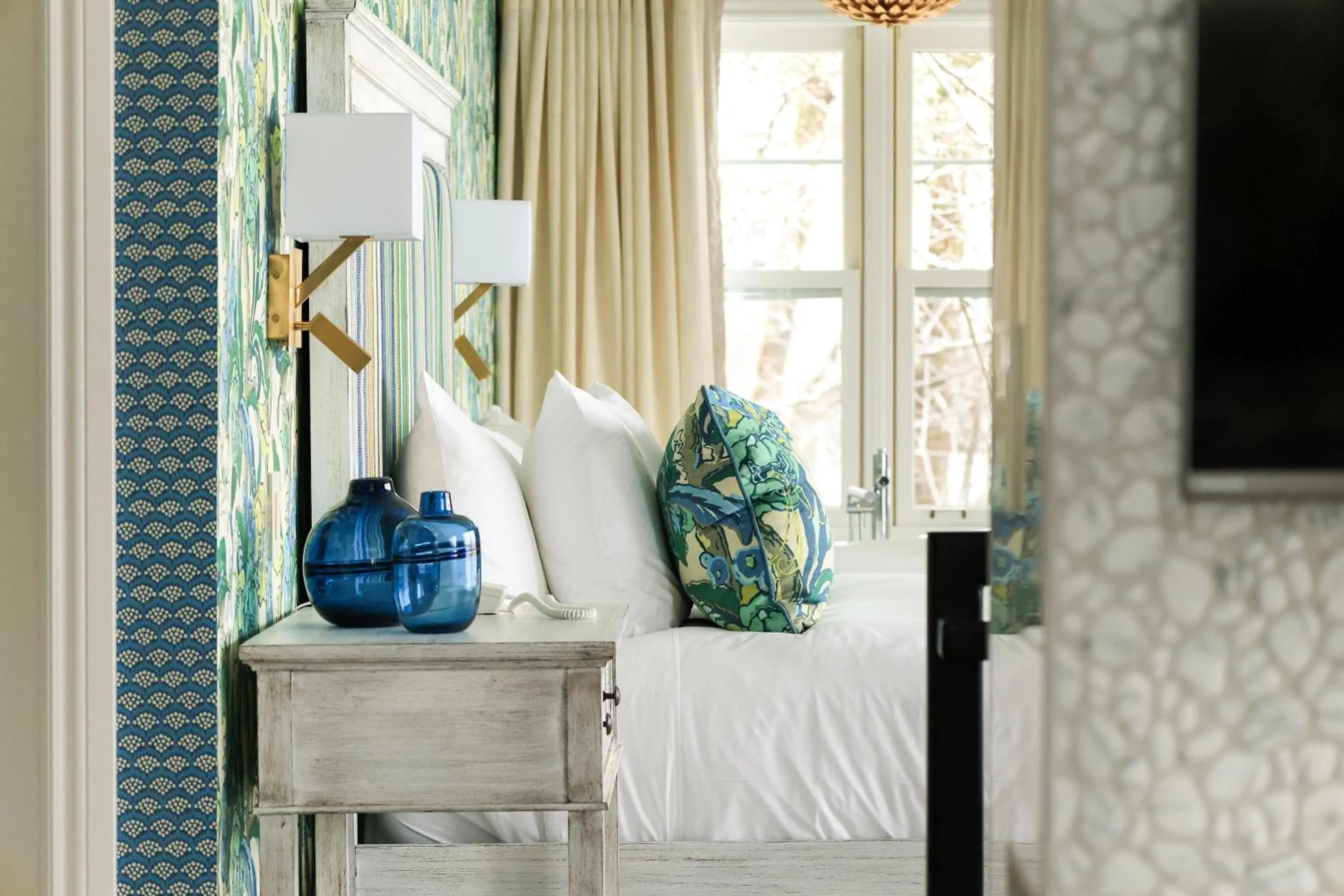 Bed in Manoir Hovey, Relais & Châteaux