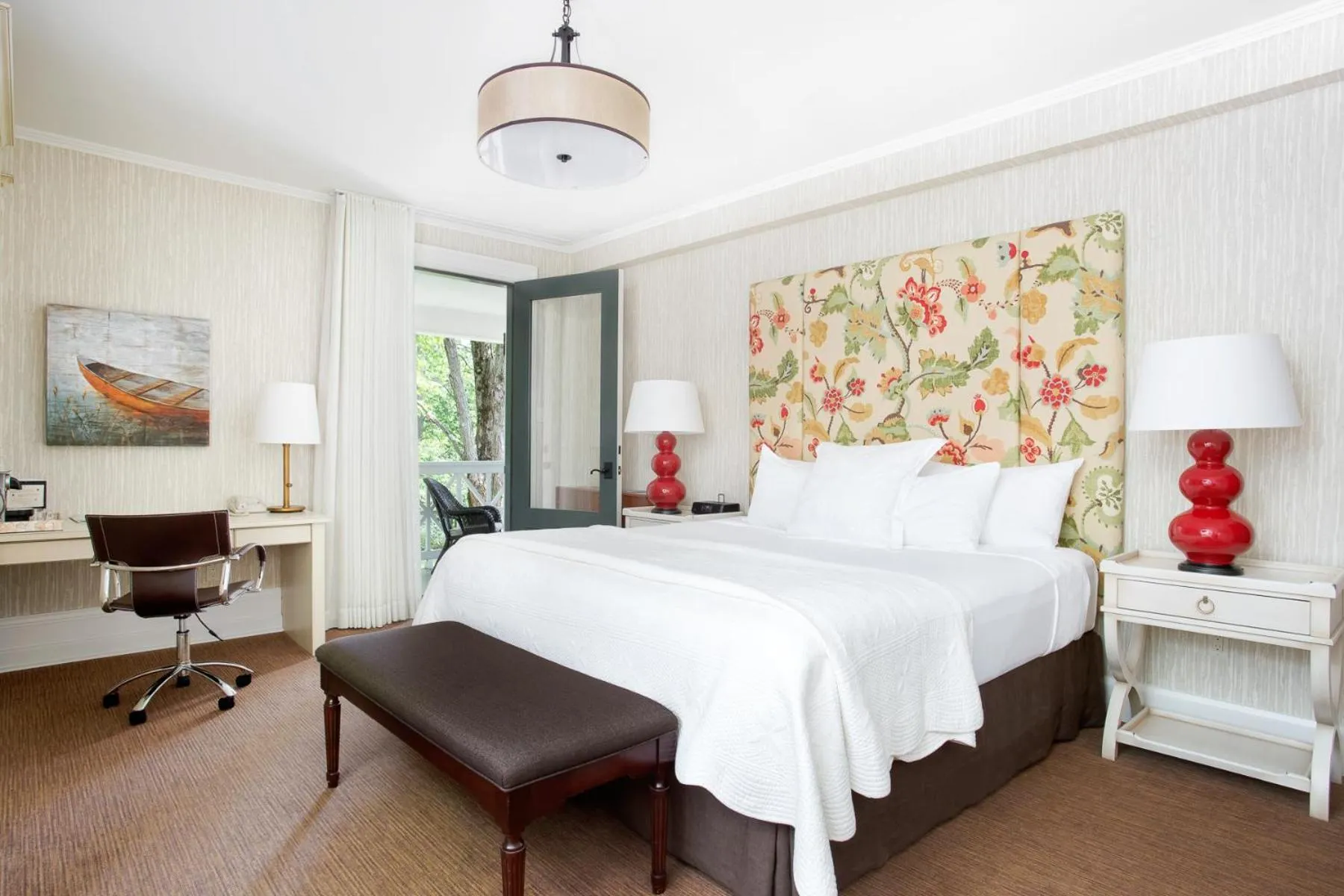 Bedroom, Bed in Manoir Hovey, Relais & Châteaux