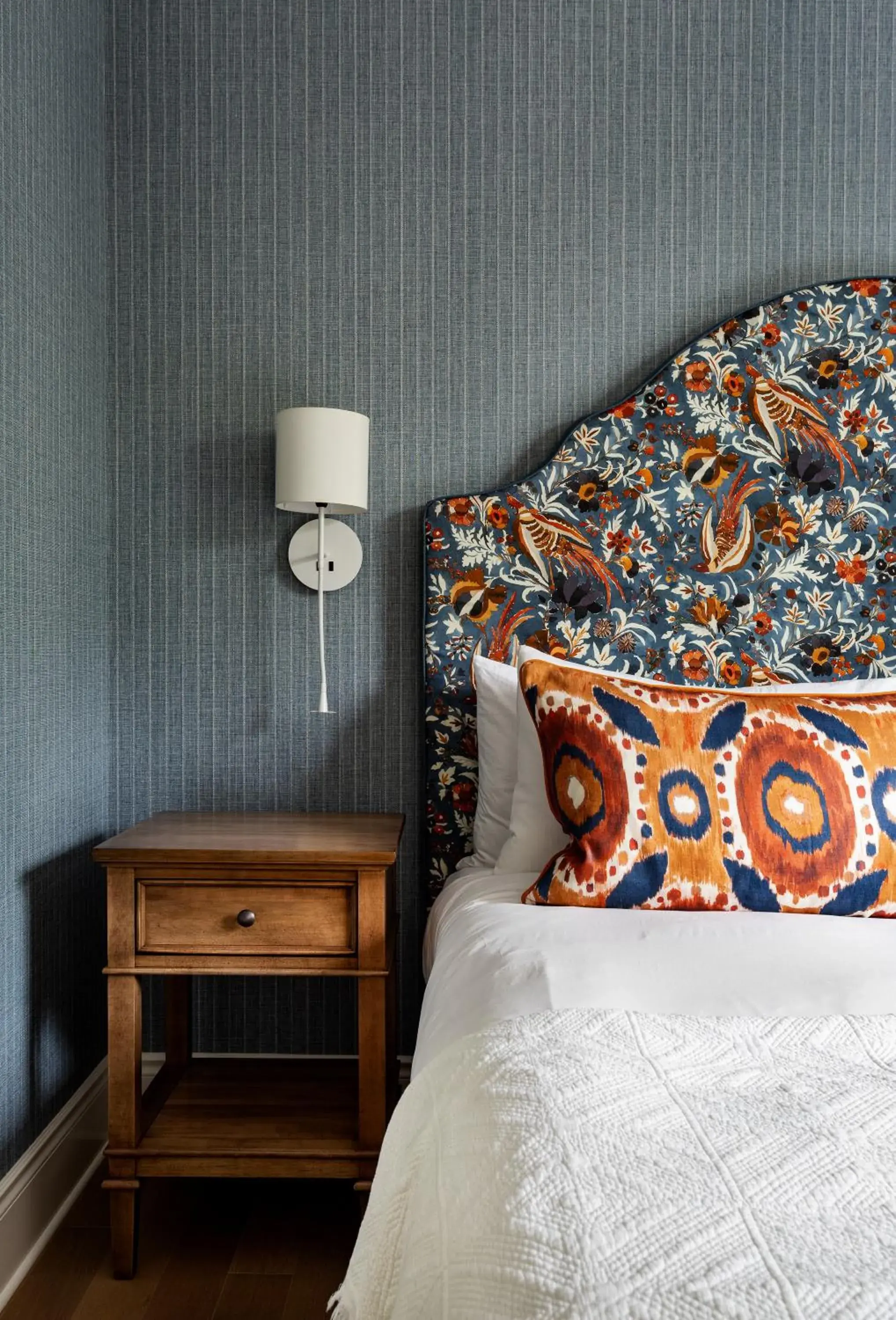 Decorative detail, Bed in Manoir Hovey, Relais & Châteaux Decorative detail, Bed in Manoir Hovey, Relais & Châteaux