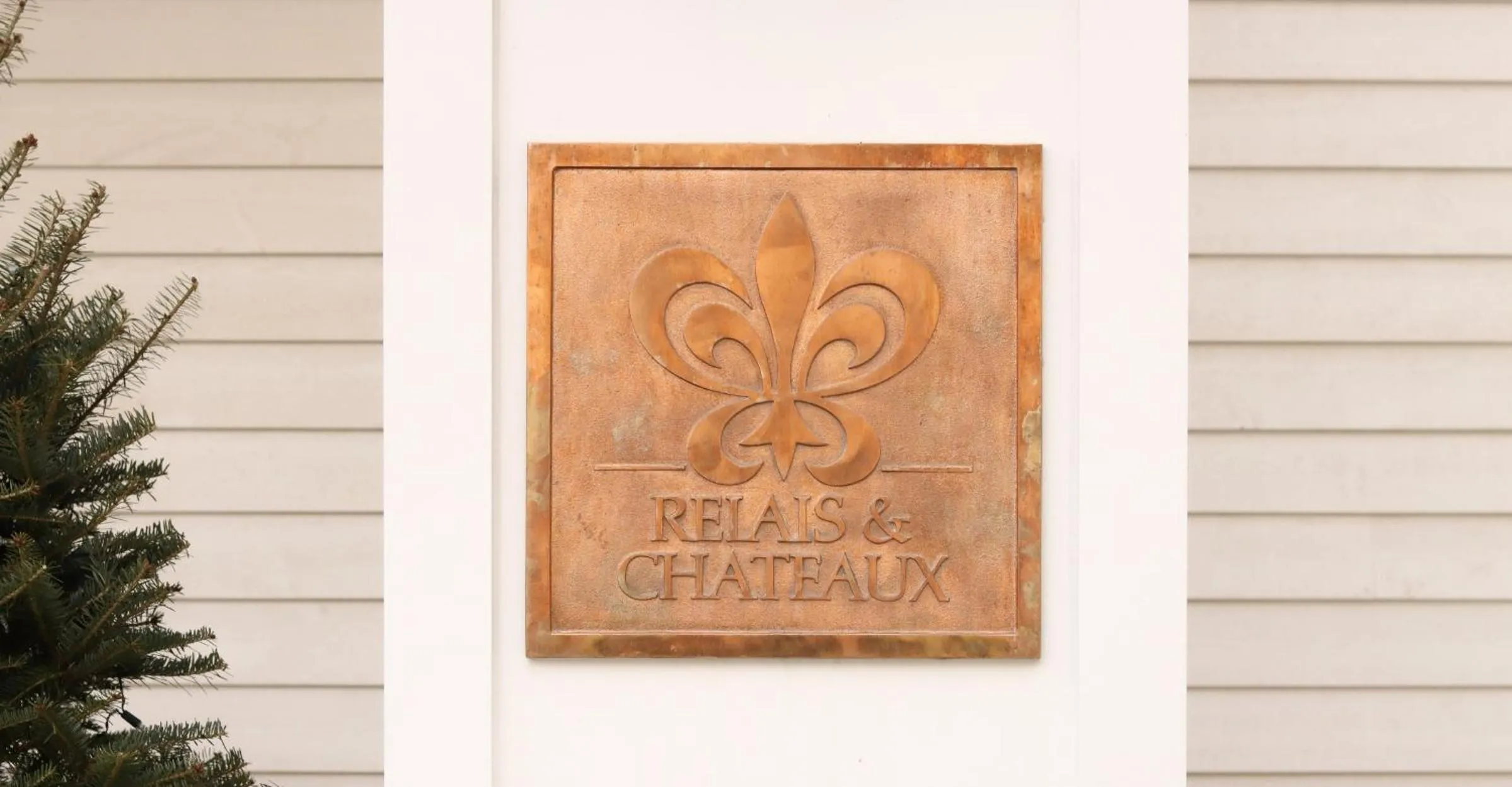 Logo/Certificate/Sign in Manoir Hovey, Relais & Châteaux