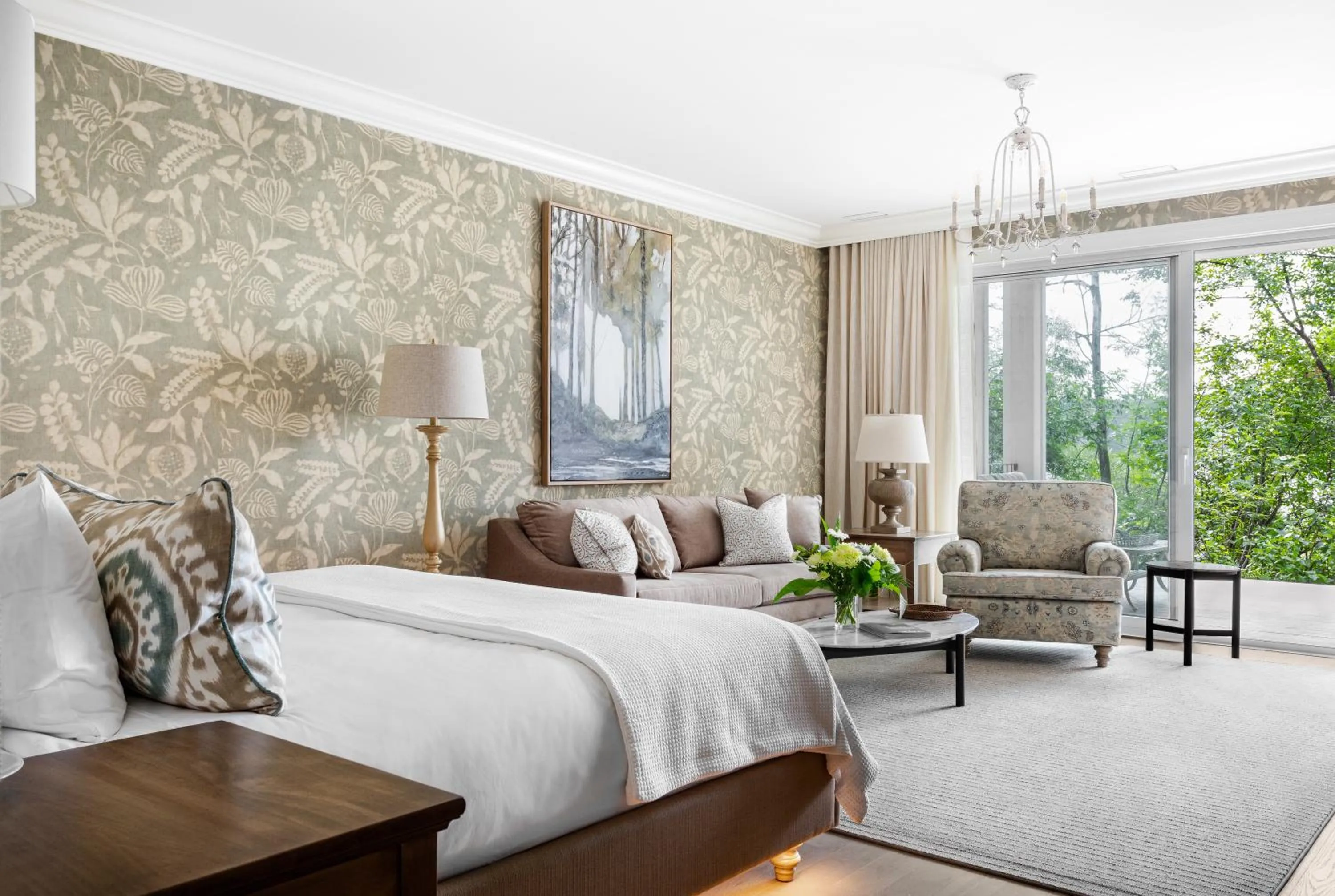 Balcony/Terrace, Bed in Manoir Hovey, Relais & Châteaux