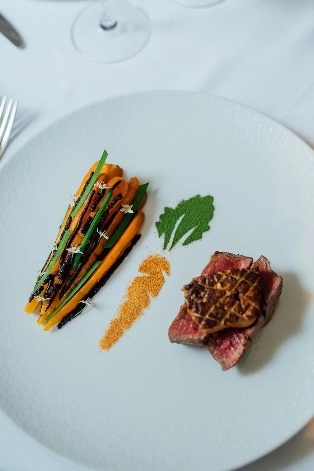 Restaurant/places to eat in Manoir Hovey, Relais & Châteaux