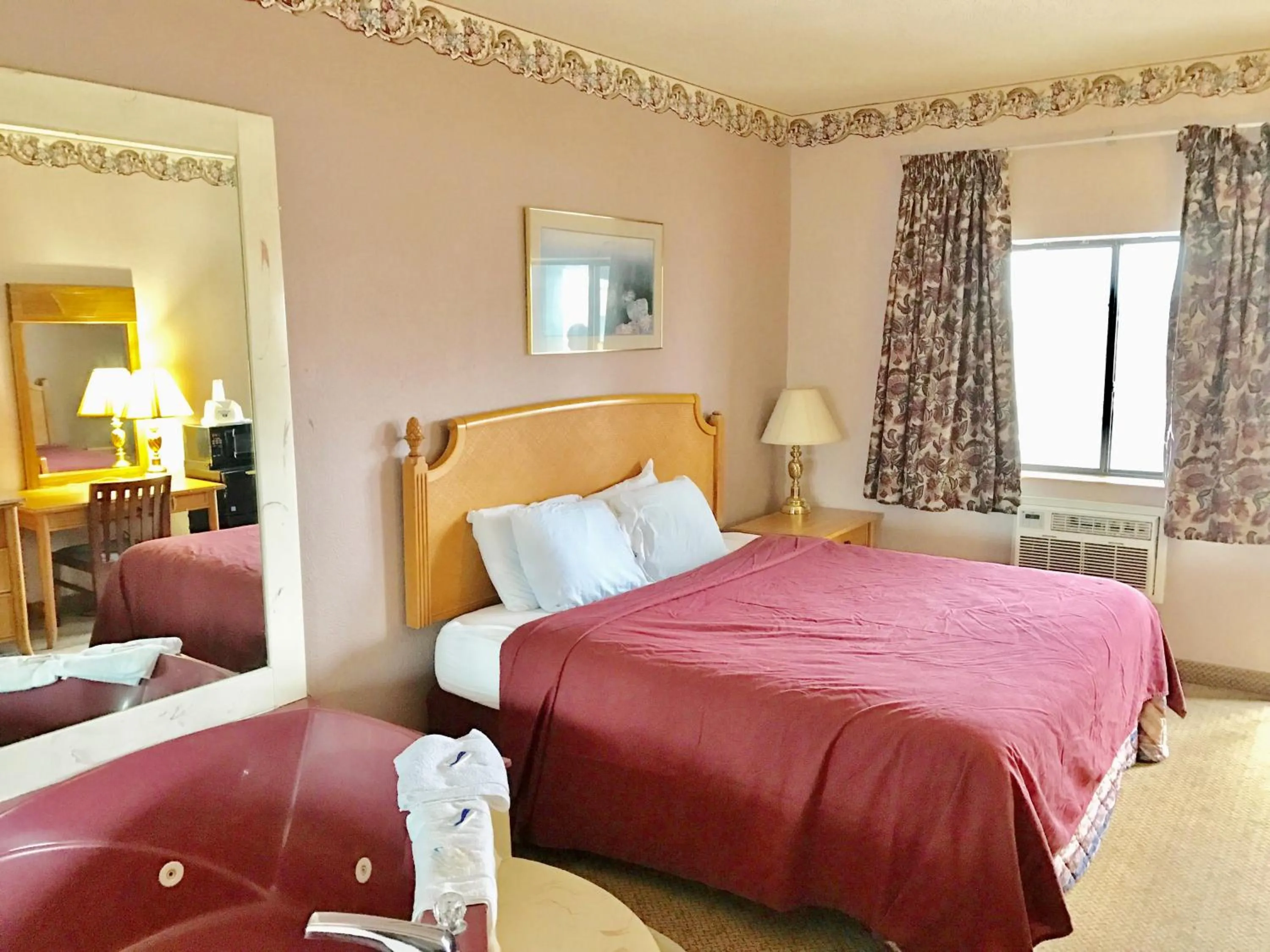 Bed in Americas Best Value Inn-Livonia/Detroit