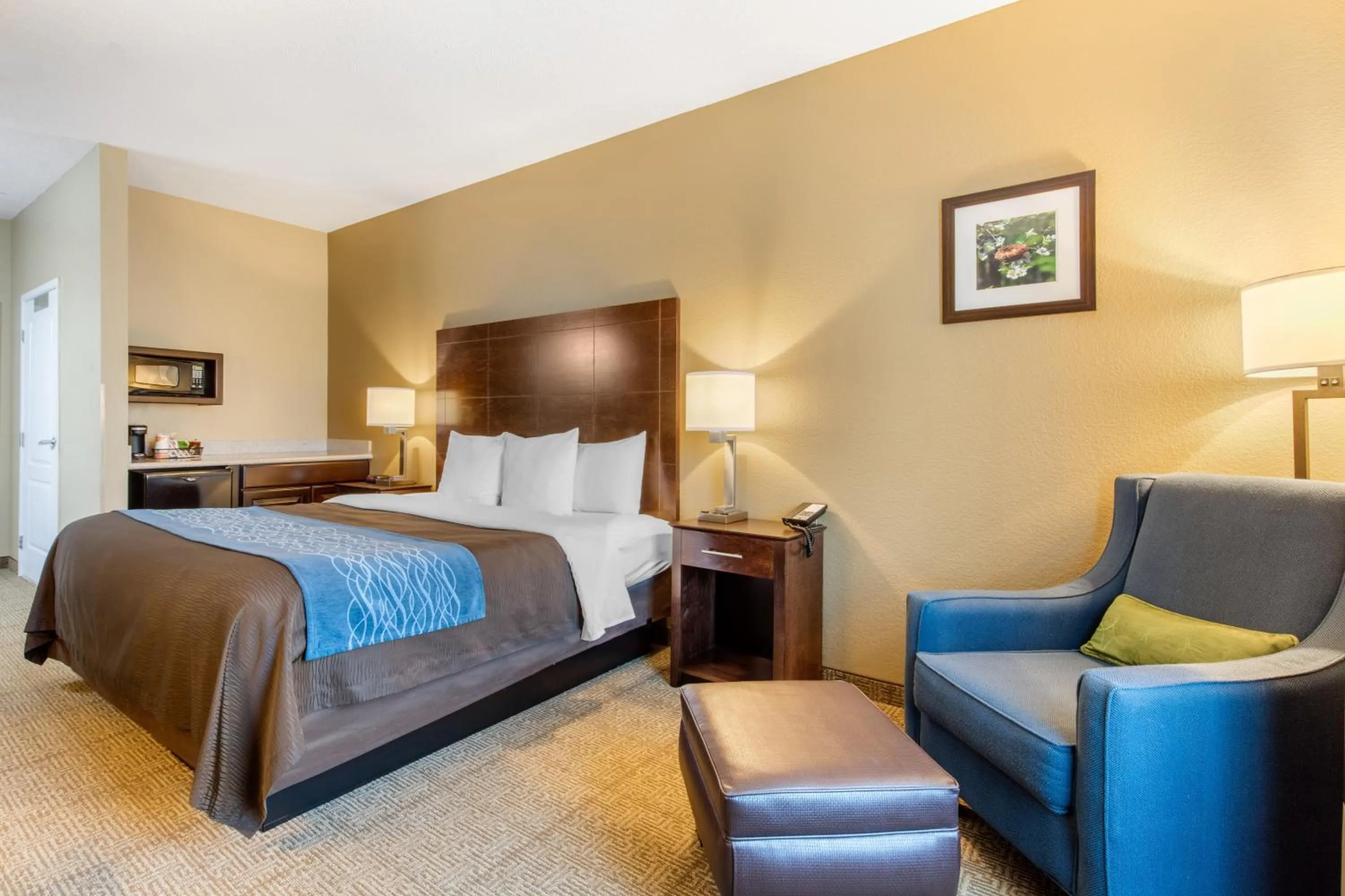 Bed in Comfort Inn & Suites Bryant - Benton