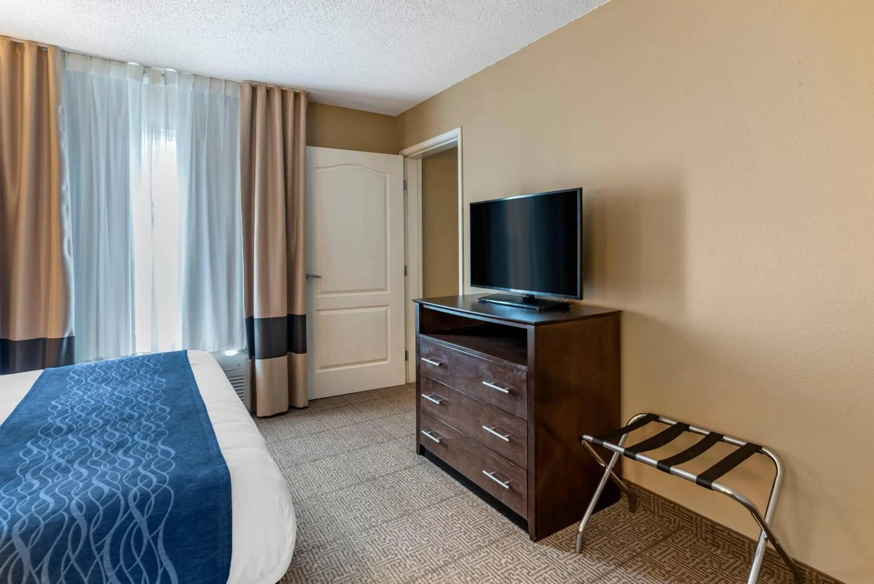 Bedroom, Bed in Comfort Inn & Suites Bryant - Benton