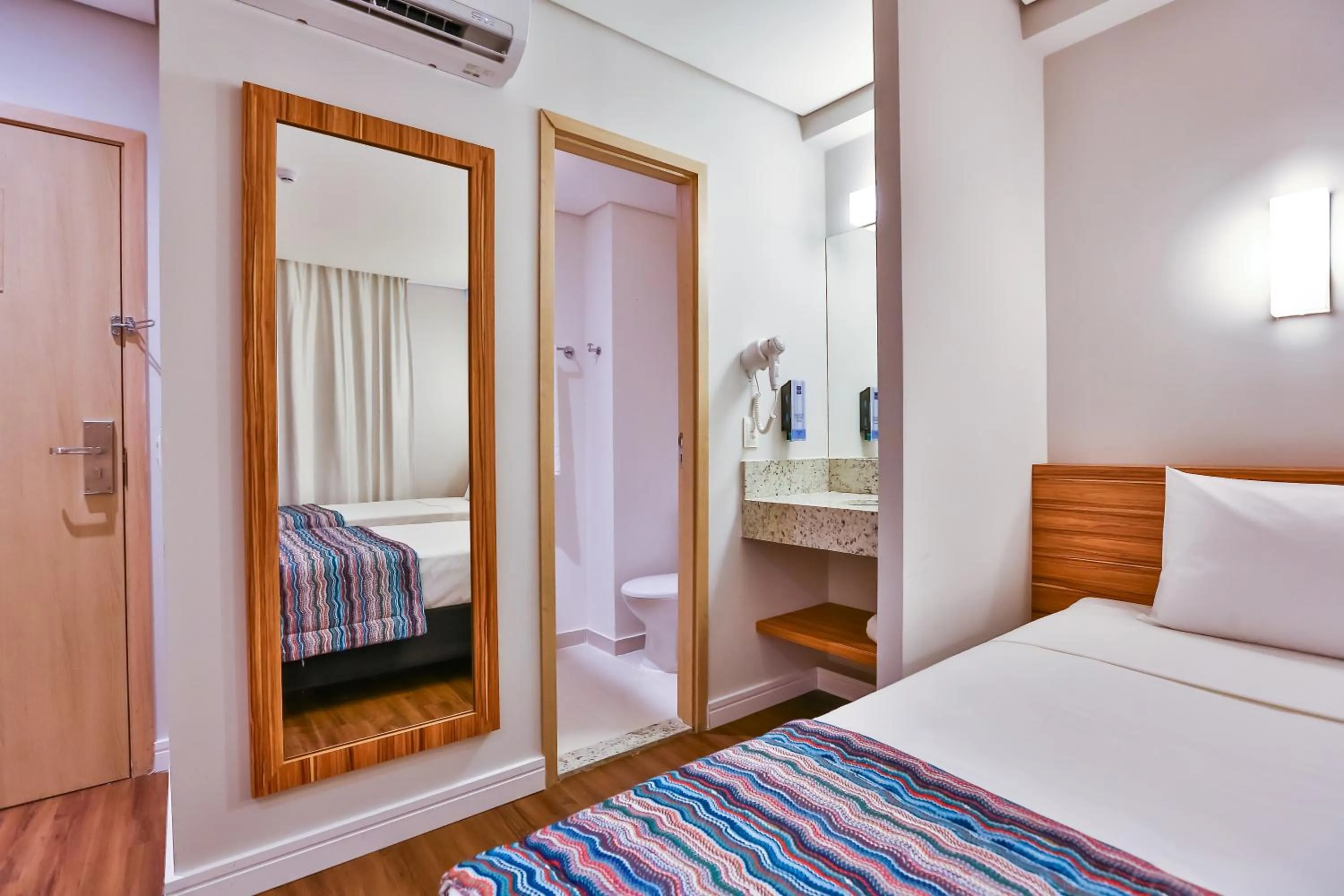 Bathroom, Bed in Maringá Airport Hotel