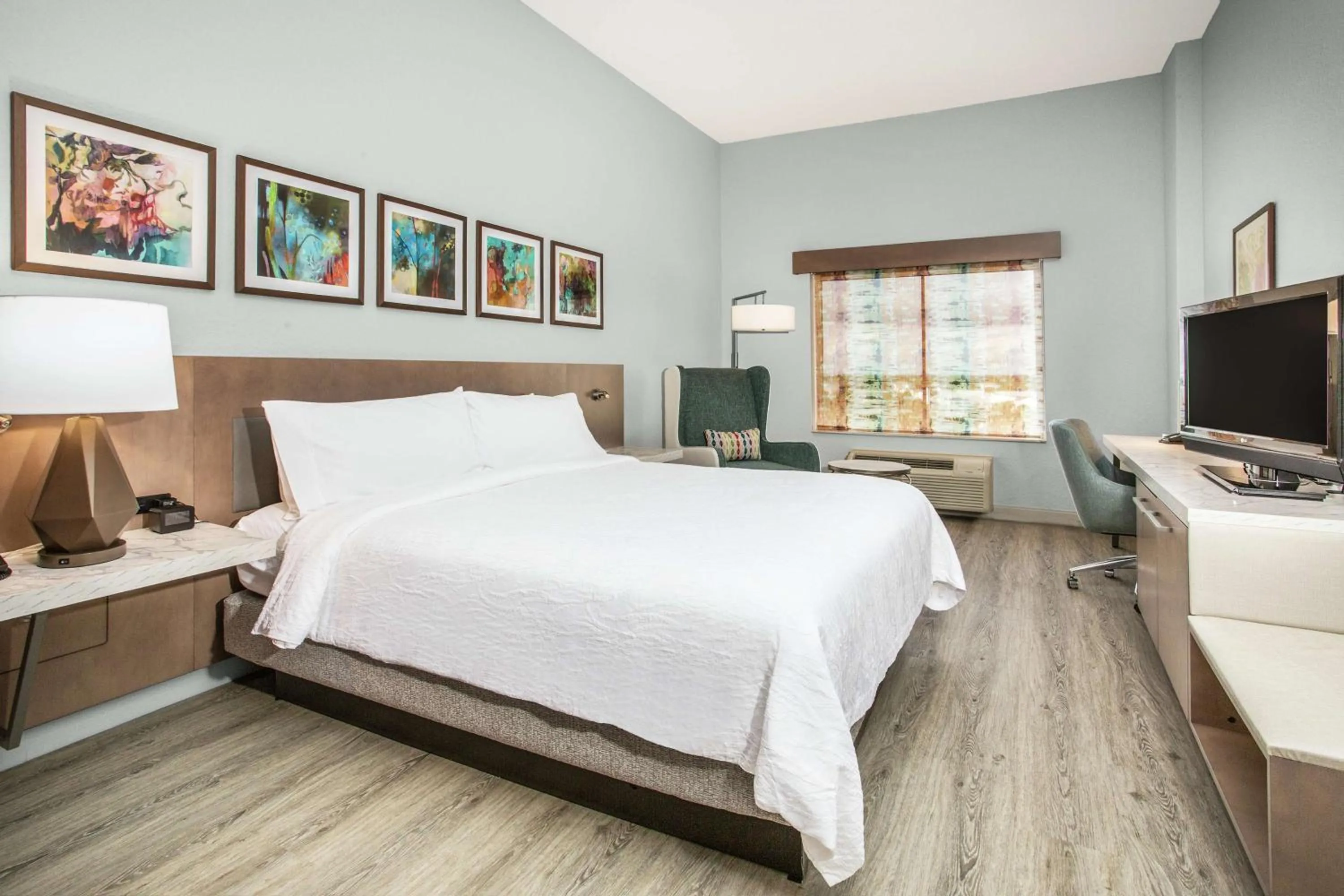 Bedroom, Bed in Hilton Garden Inn Palm Beach Gardens